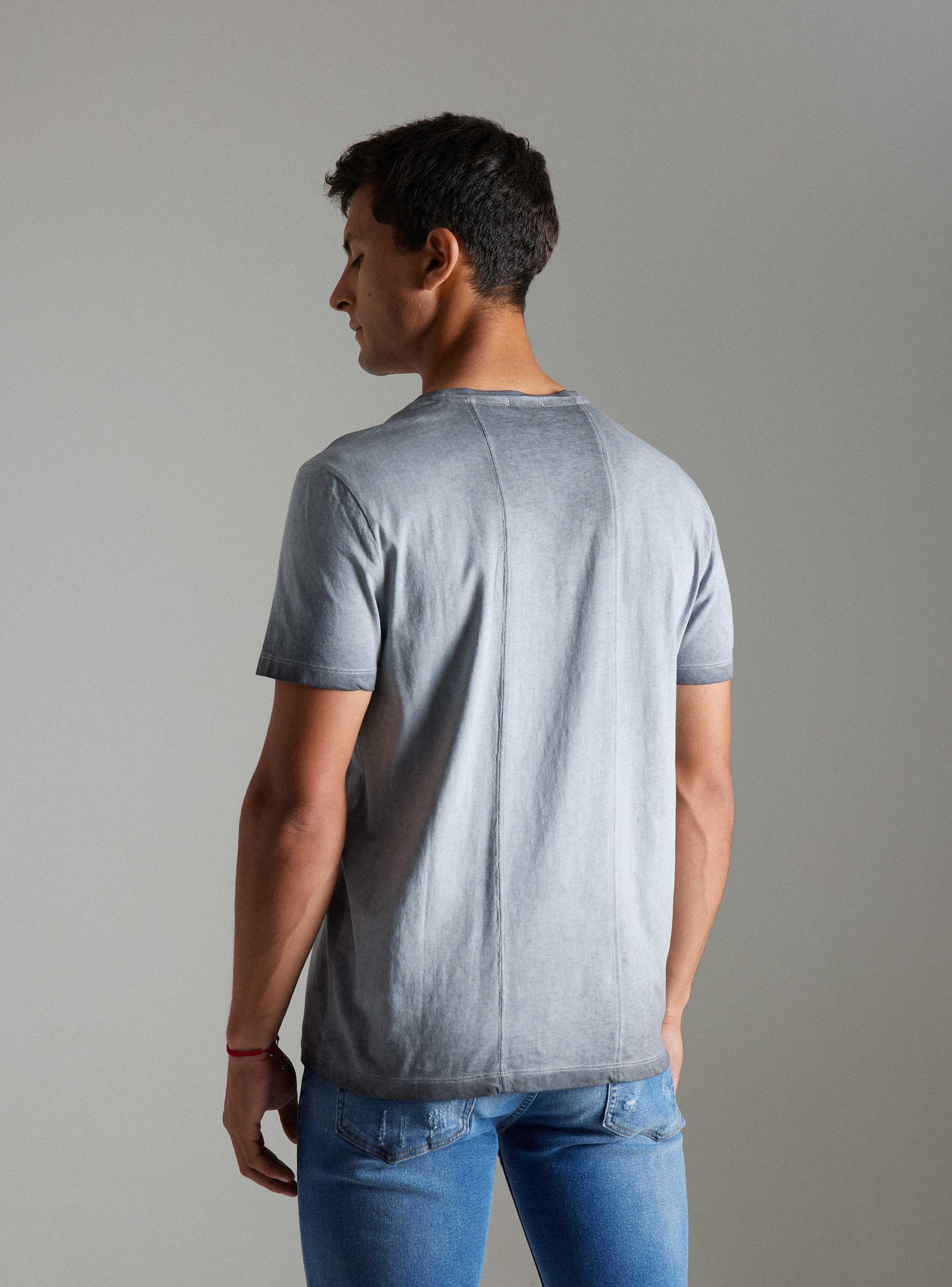 Polera Estampado Localizado Rosas Dirty Wash-1