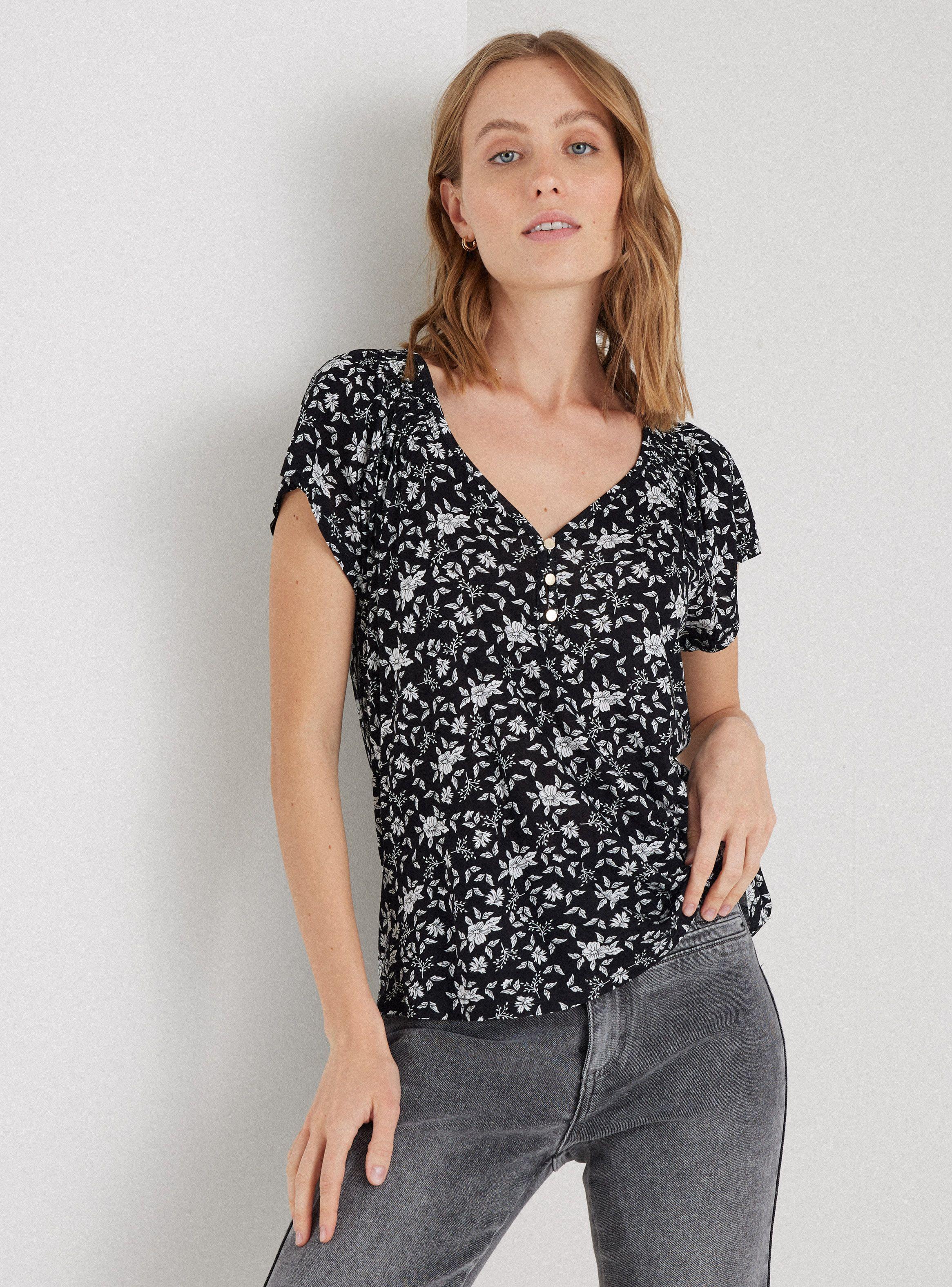 Polera Estampada con Botón en Escote-0