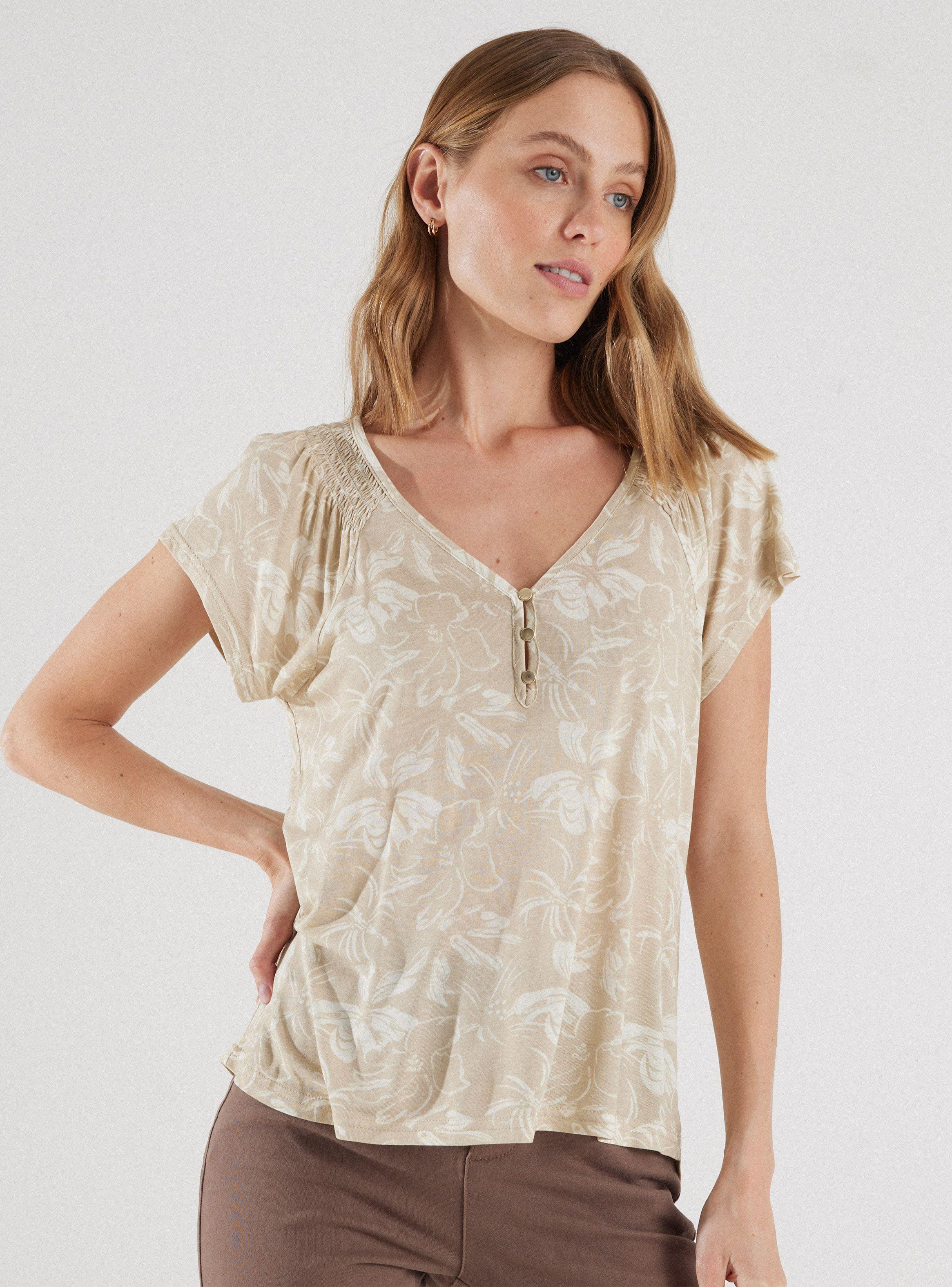 Polera Estampada con Botón en Escote-0