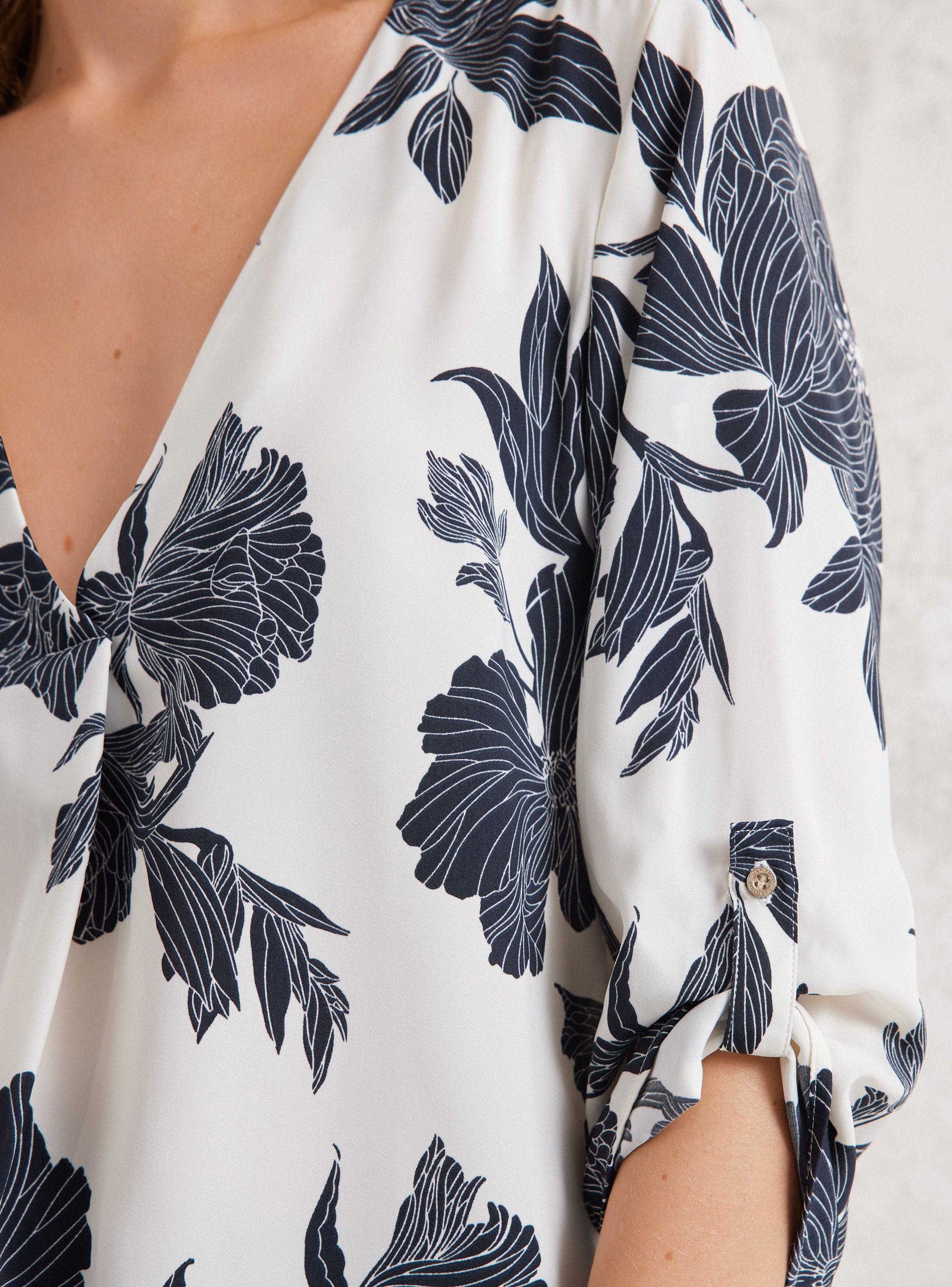 Blusa Estampada Con Pinza En Escote-3