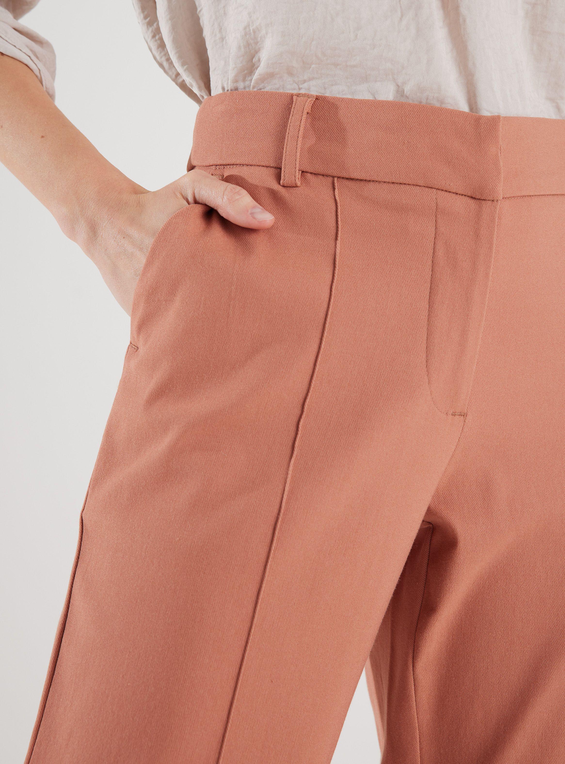 Pantalón con Detalle de Costura en Piernas-2