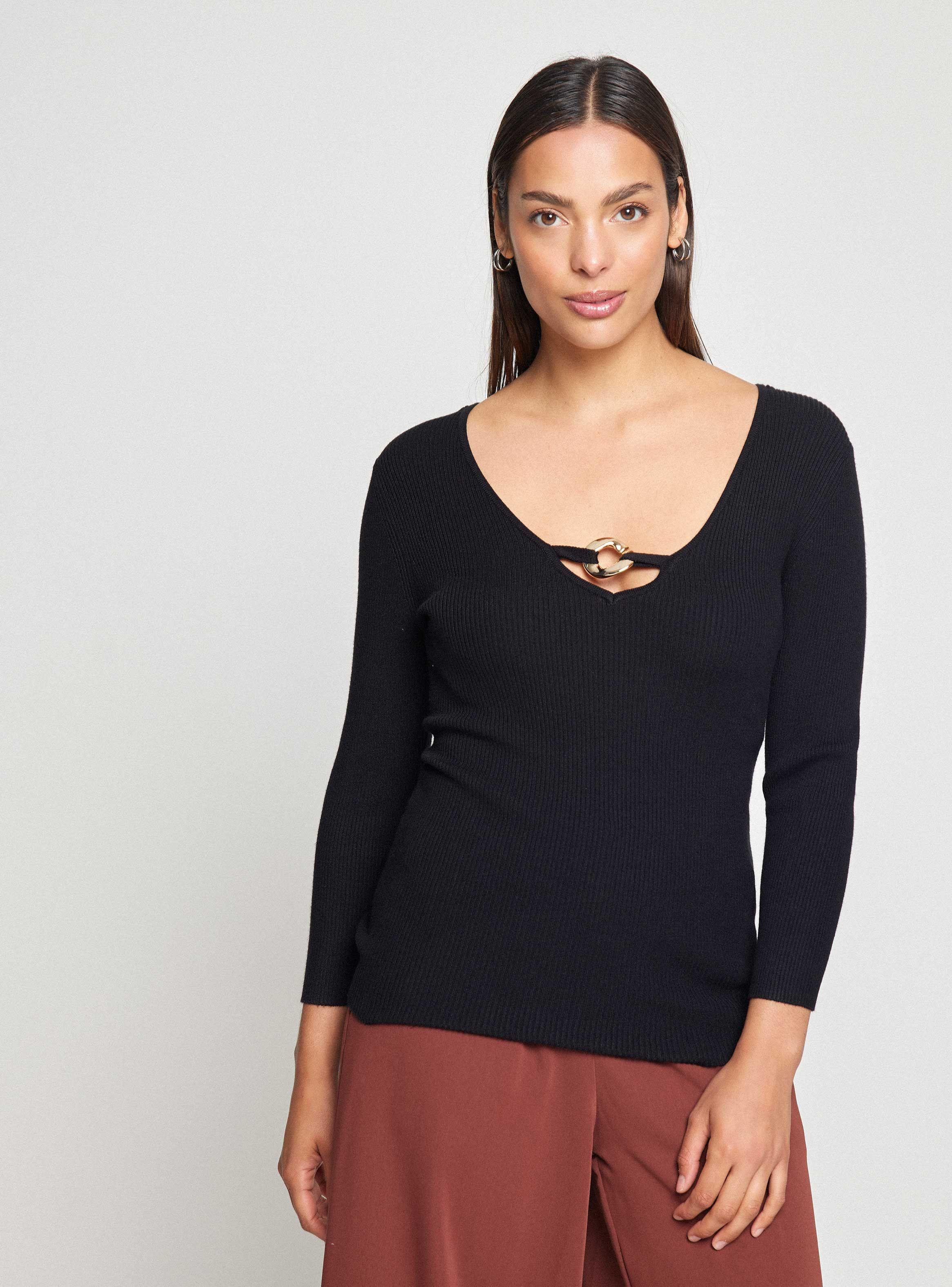 Sweater con Accesorio Metálico en Escote-0