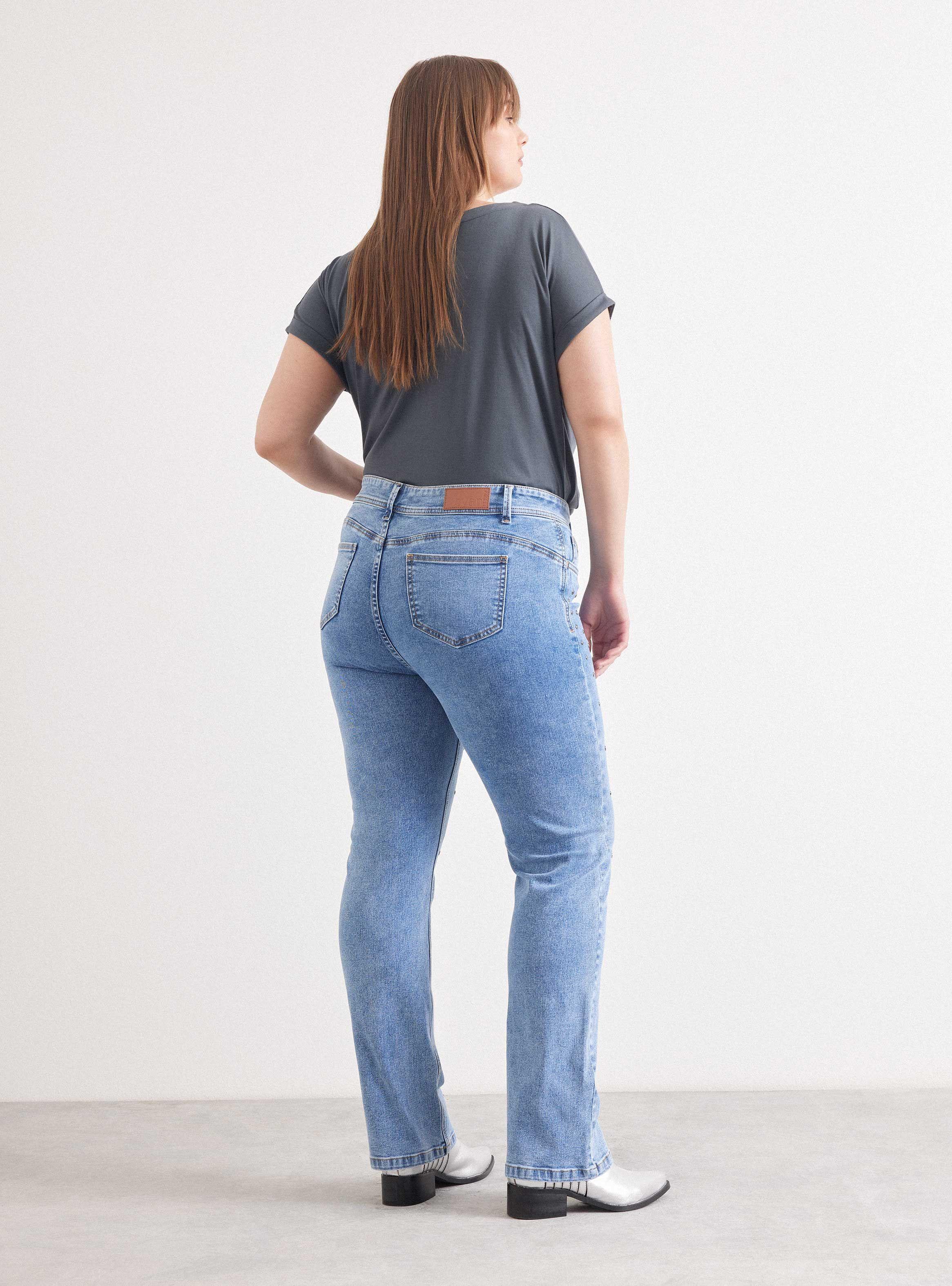 Jeans Con Aplicación De Tachas Delantero-5