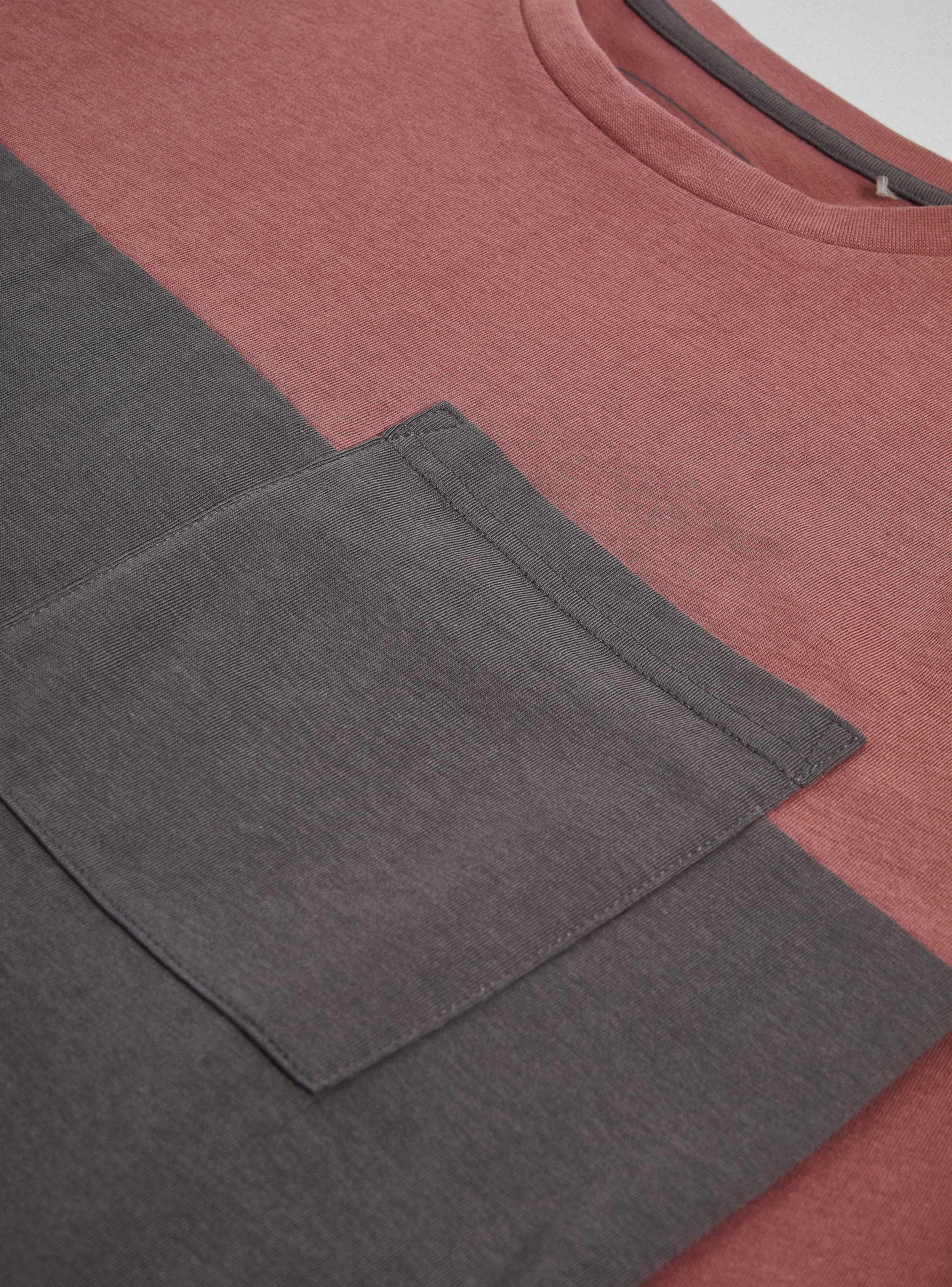 Polera Bicolor con Corte y Bolsillo en el Pecho-2