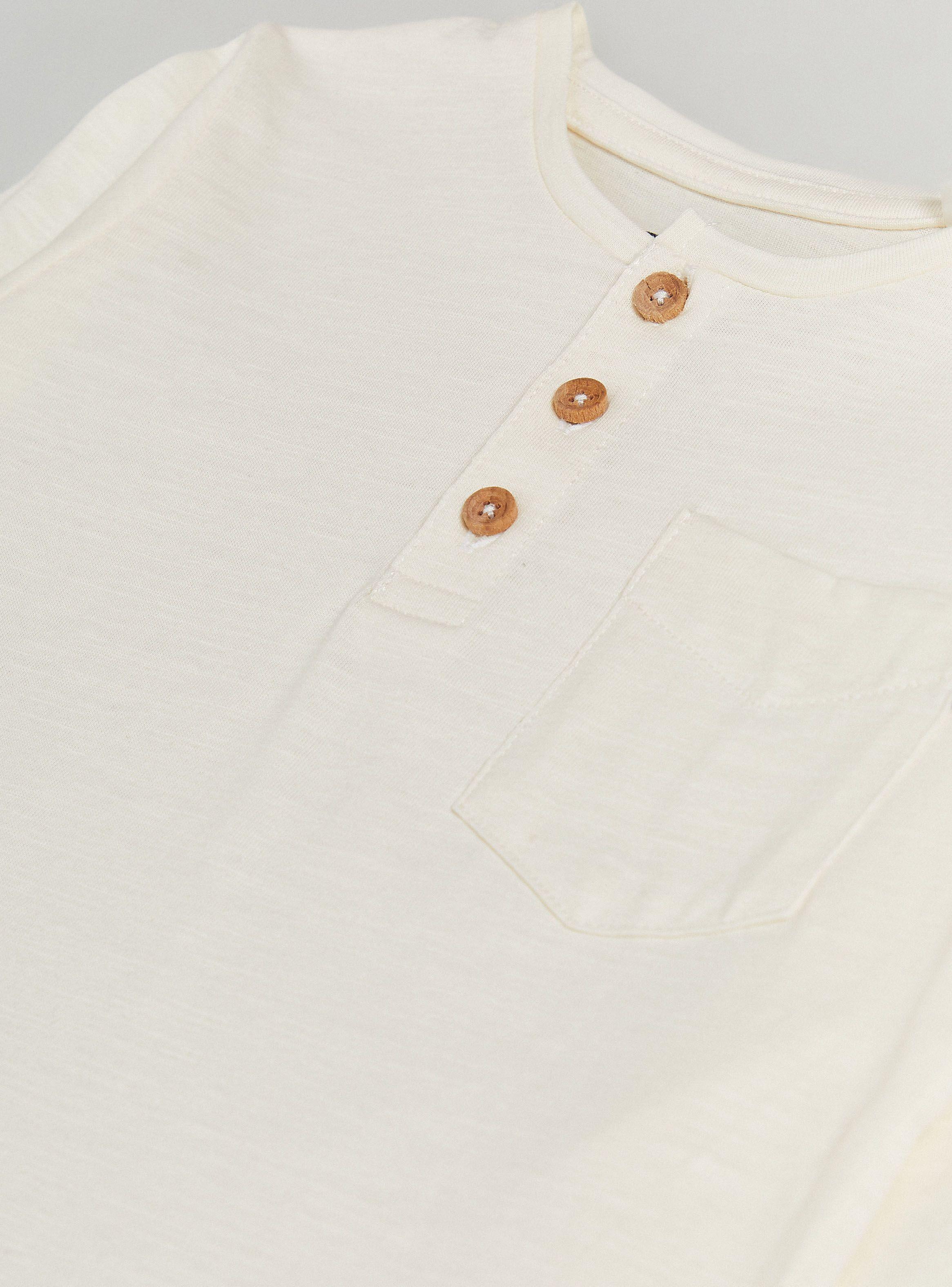 Polera Henley con 3 Botones y Bolsillo-2