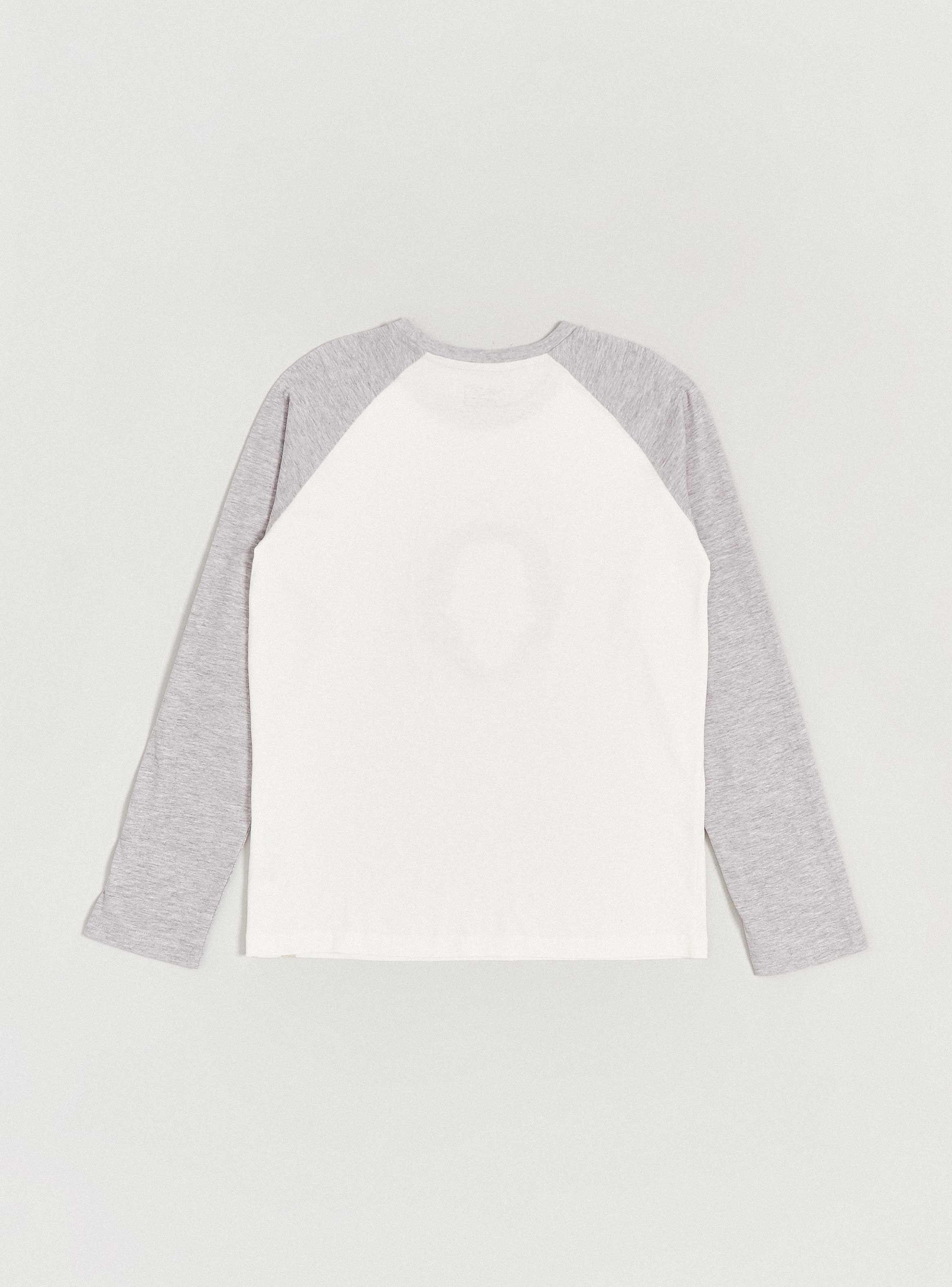 Polera Manga Raglan Bicolor con Aplicación Holográfica-3