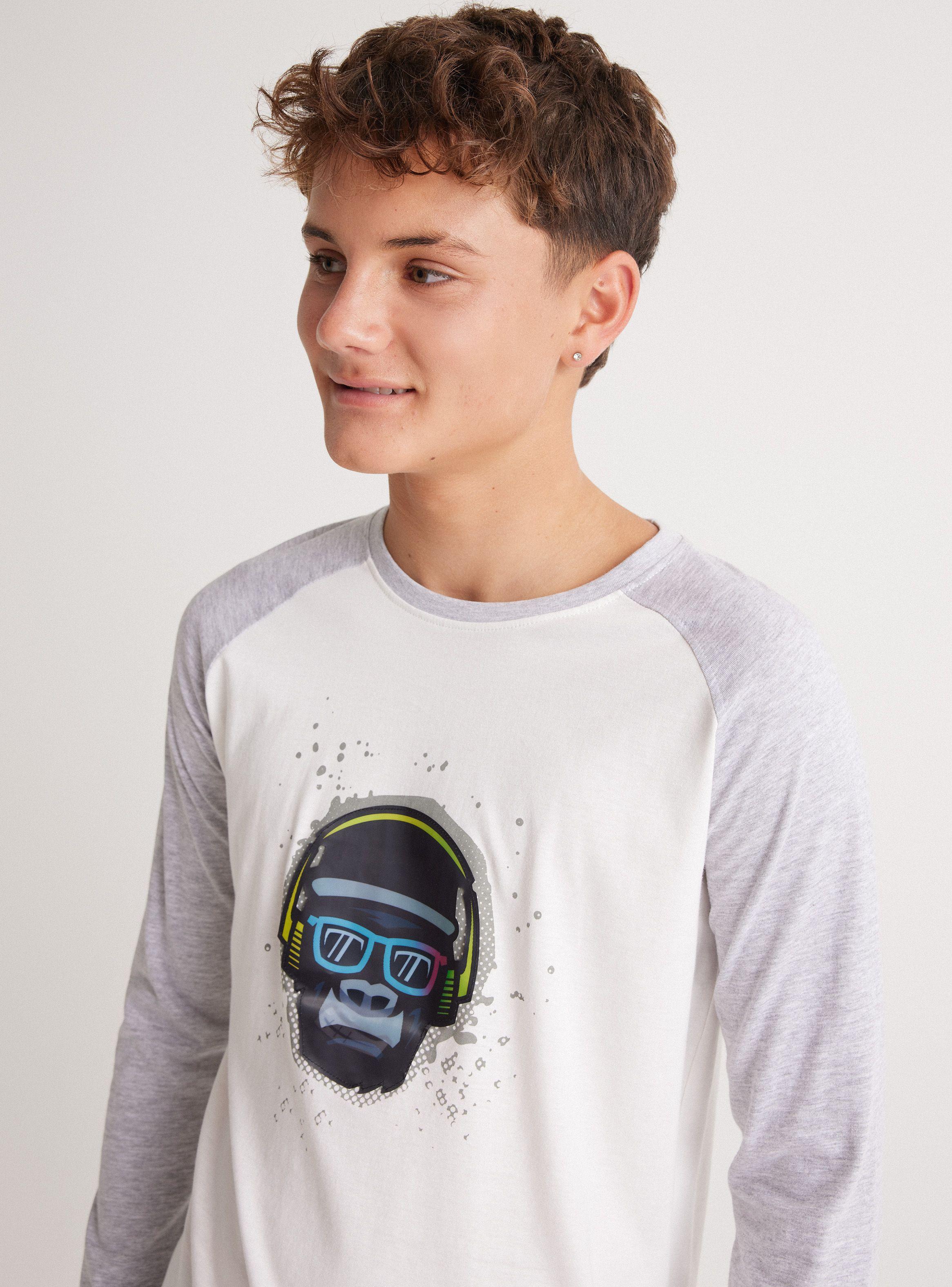 Polera Manga Raglan Bicolor con Aplicación Holográfica-1