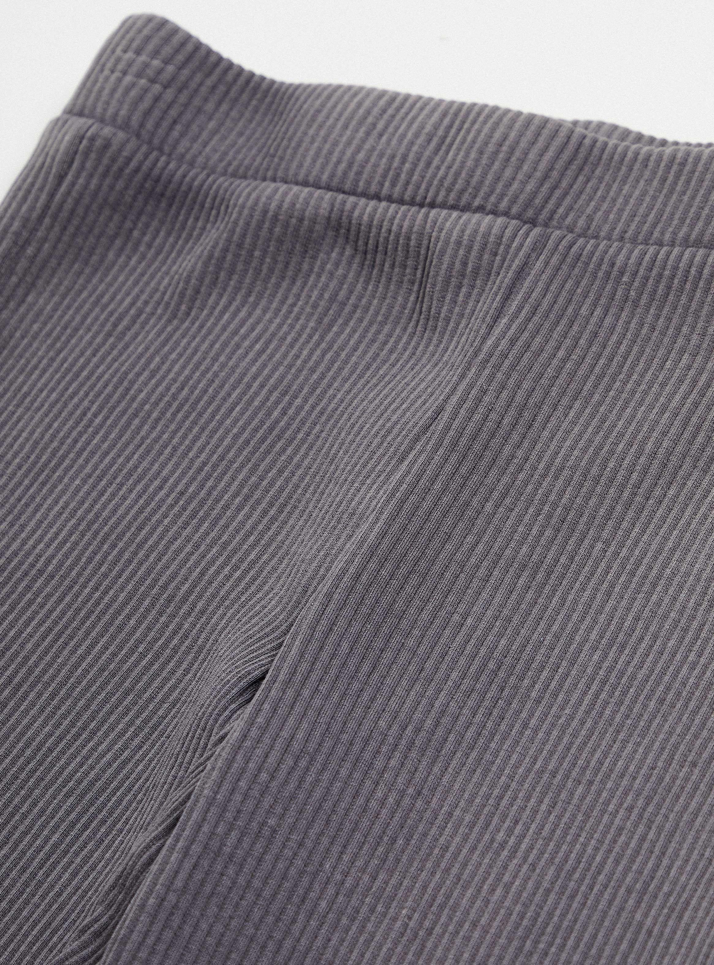 Calza Rib con Acid Aash Corte al Lado-4