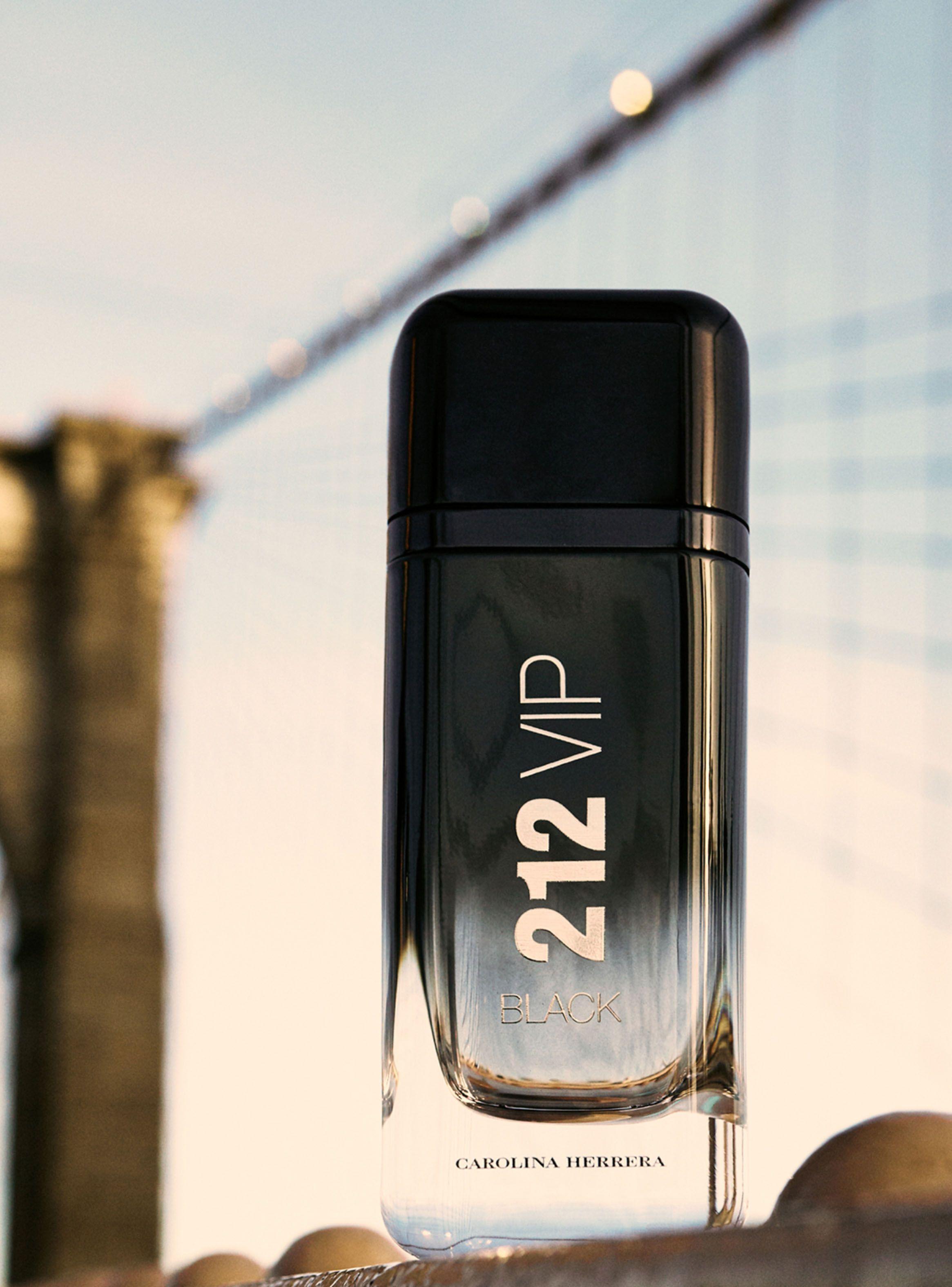 Set Perfume Carolina Herrera 212 Vip Black EDP Hombre 100 ml + Shower Gel 100 ml + Megaspritzer-4