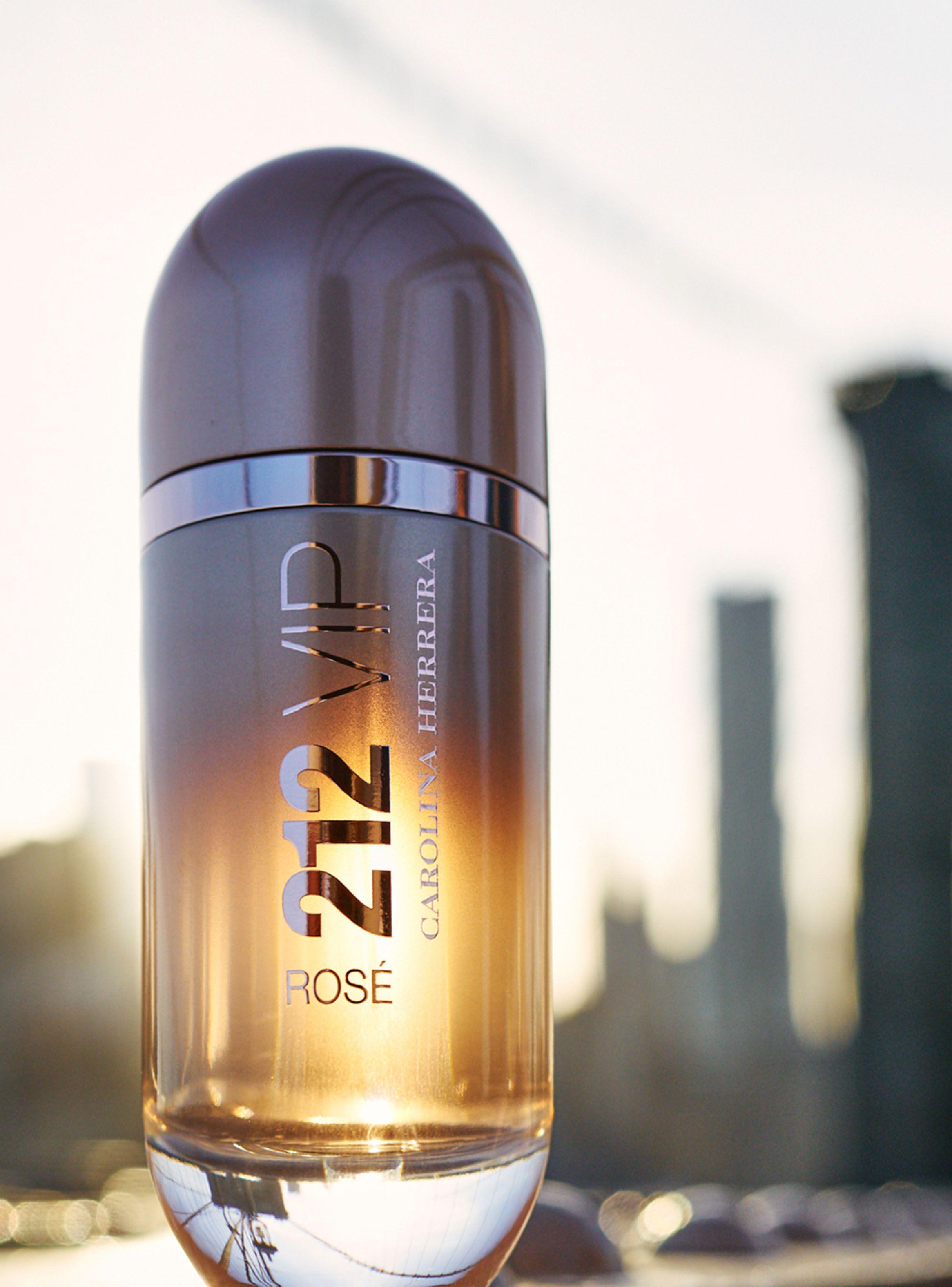 Set Perfume Carolina Herrera 212 Vip Rosé EDP 80 ml + Body Lotion 100 ml + Megaspritzer-4