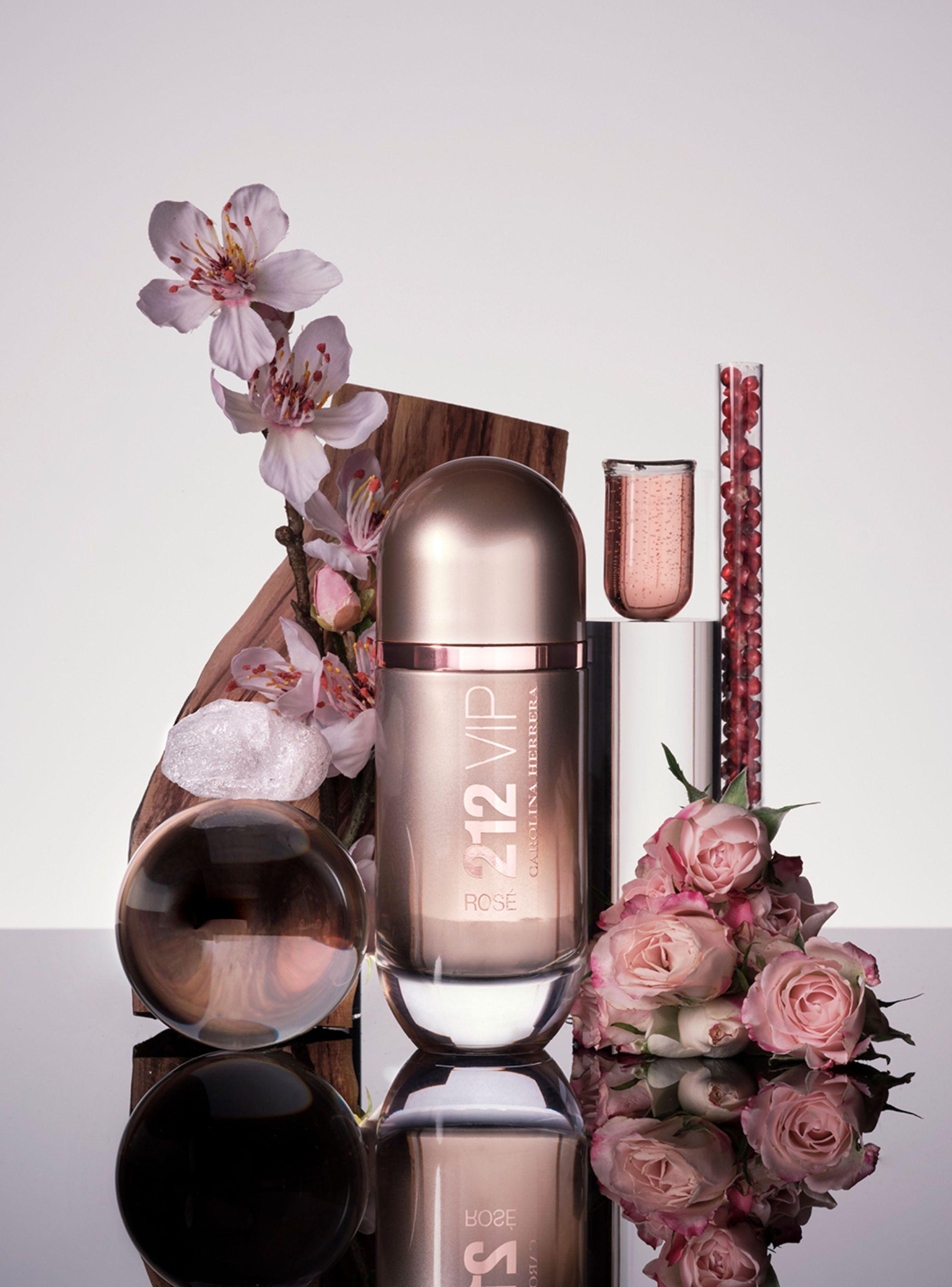 Set Perfume Carolina Herrera 212 Vip Rosé EDP 80 ml + Body Lotion 100 ml + Megaspritzer-3