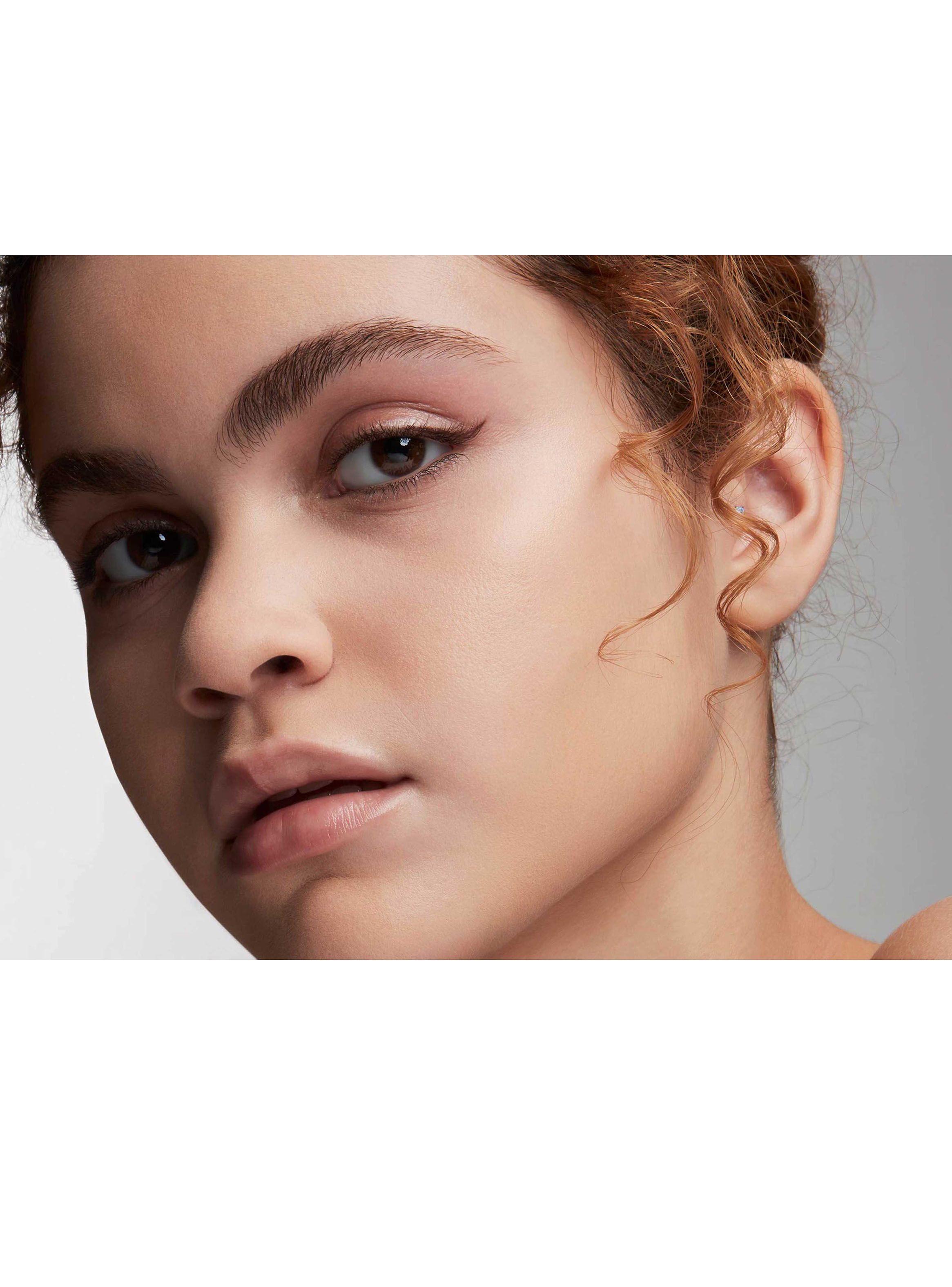 Base de Maquillaje Studio Fix Tech Cream-To-Powder NC20-4