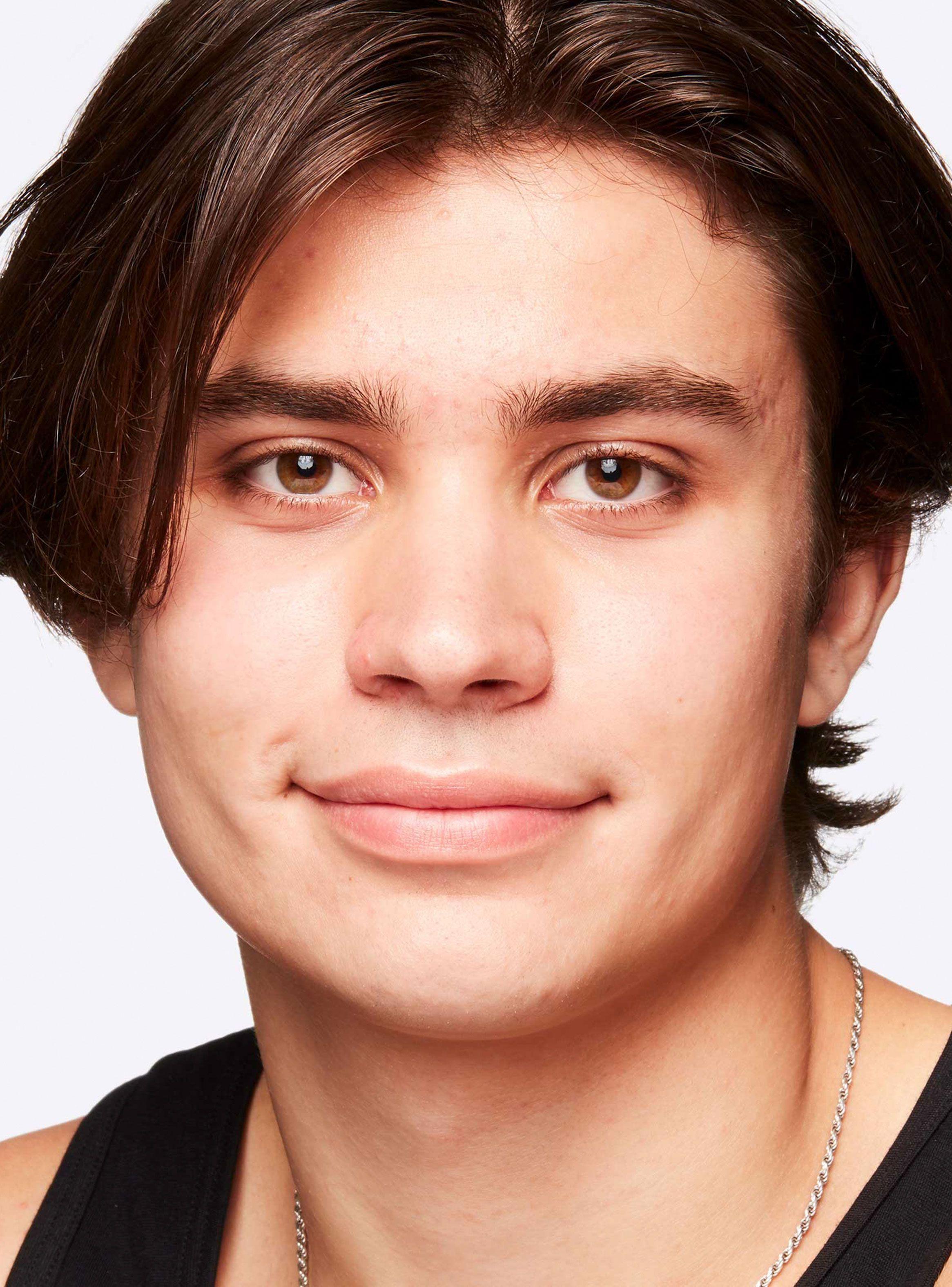 Base de Maquillaje Studio Radiance Face and Body Radiant Sheer Pieles Claras a Medias-1