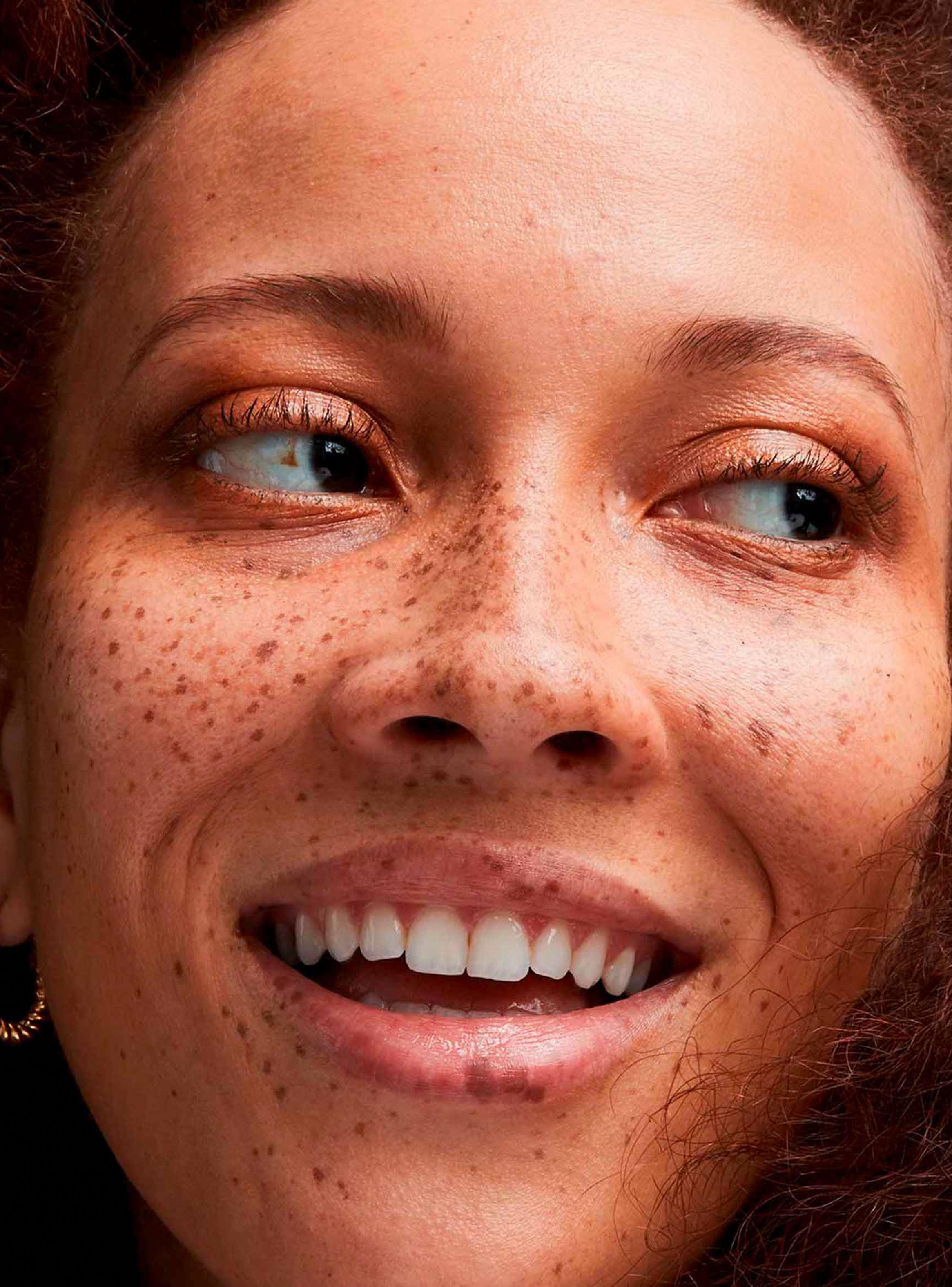 Base de Maquillaje Studio Radiance Face and Body Radiant Sheer Pieles Claras-2