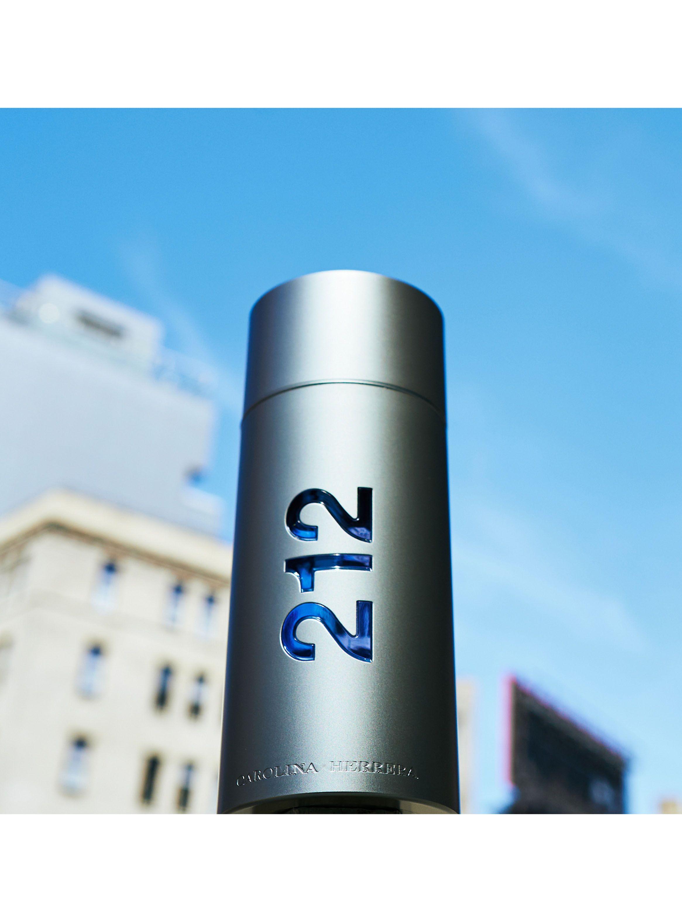 Perfume Carolina Herrera 212 NYC Hombre EDT 200 ml-6