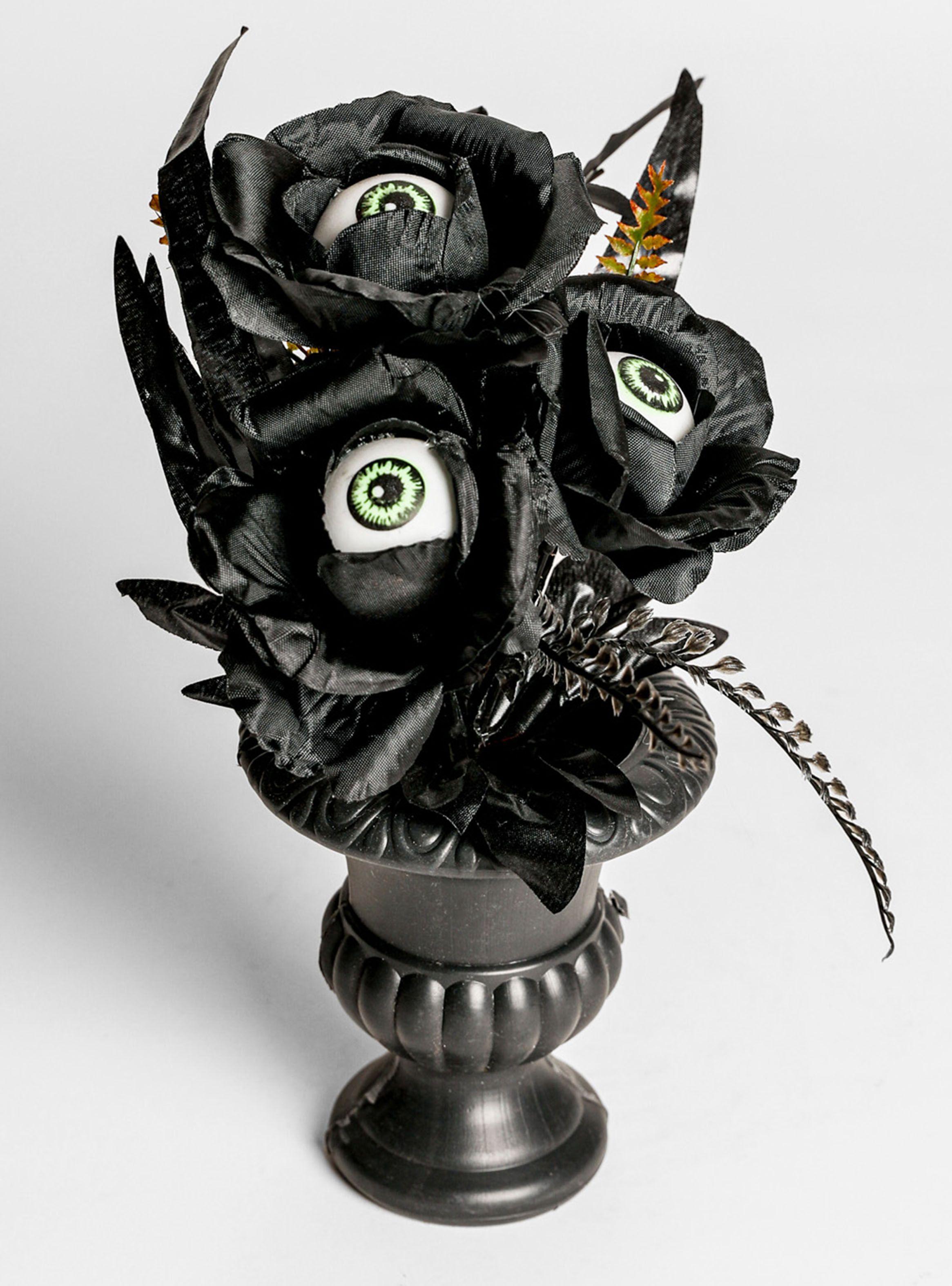 Adorno de Rosas Negras con Ojos-1