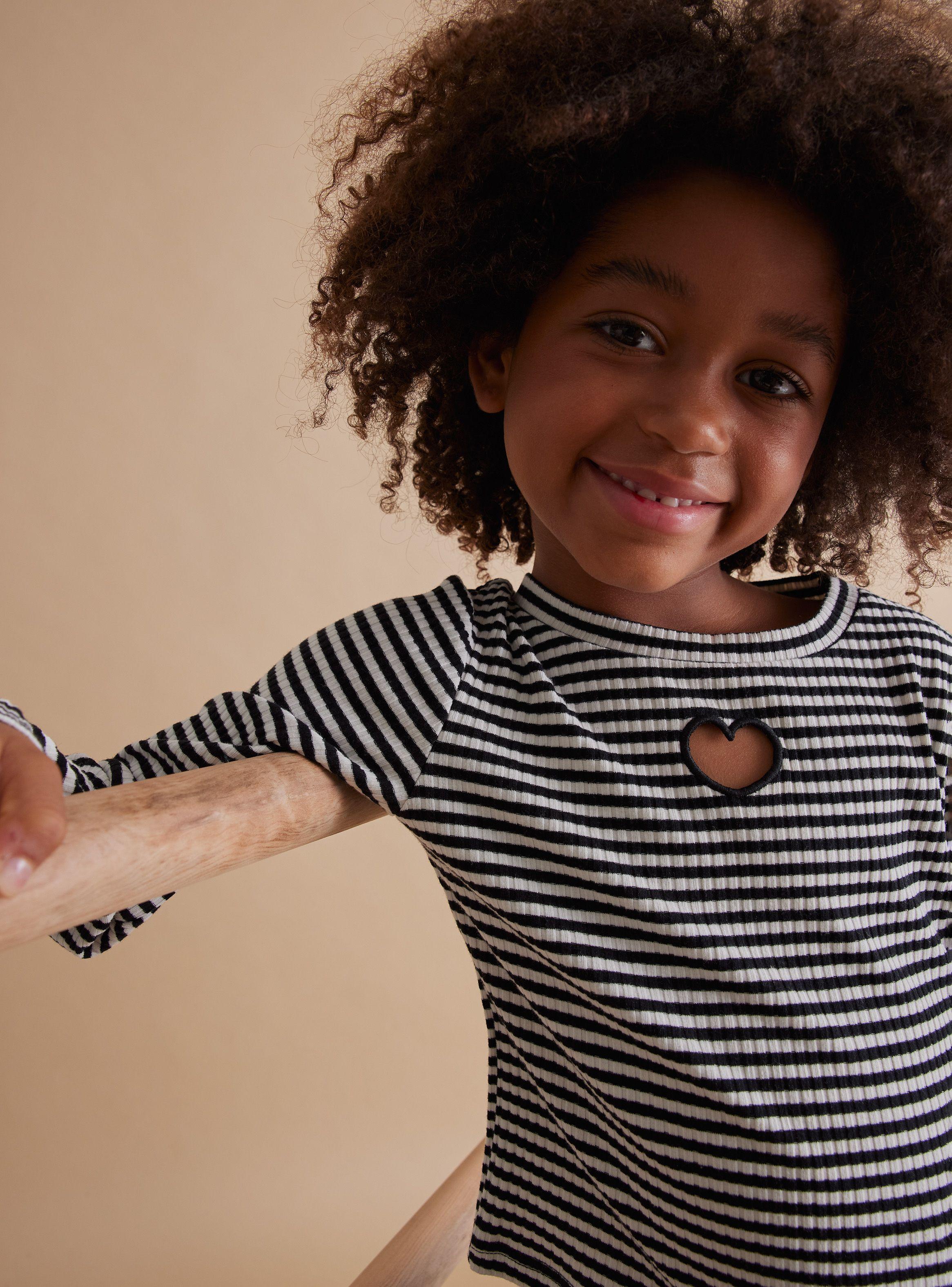 Polera Rib Cut Out Bordado Corazon-1