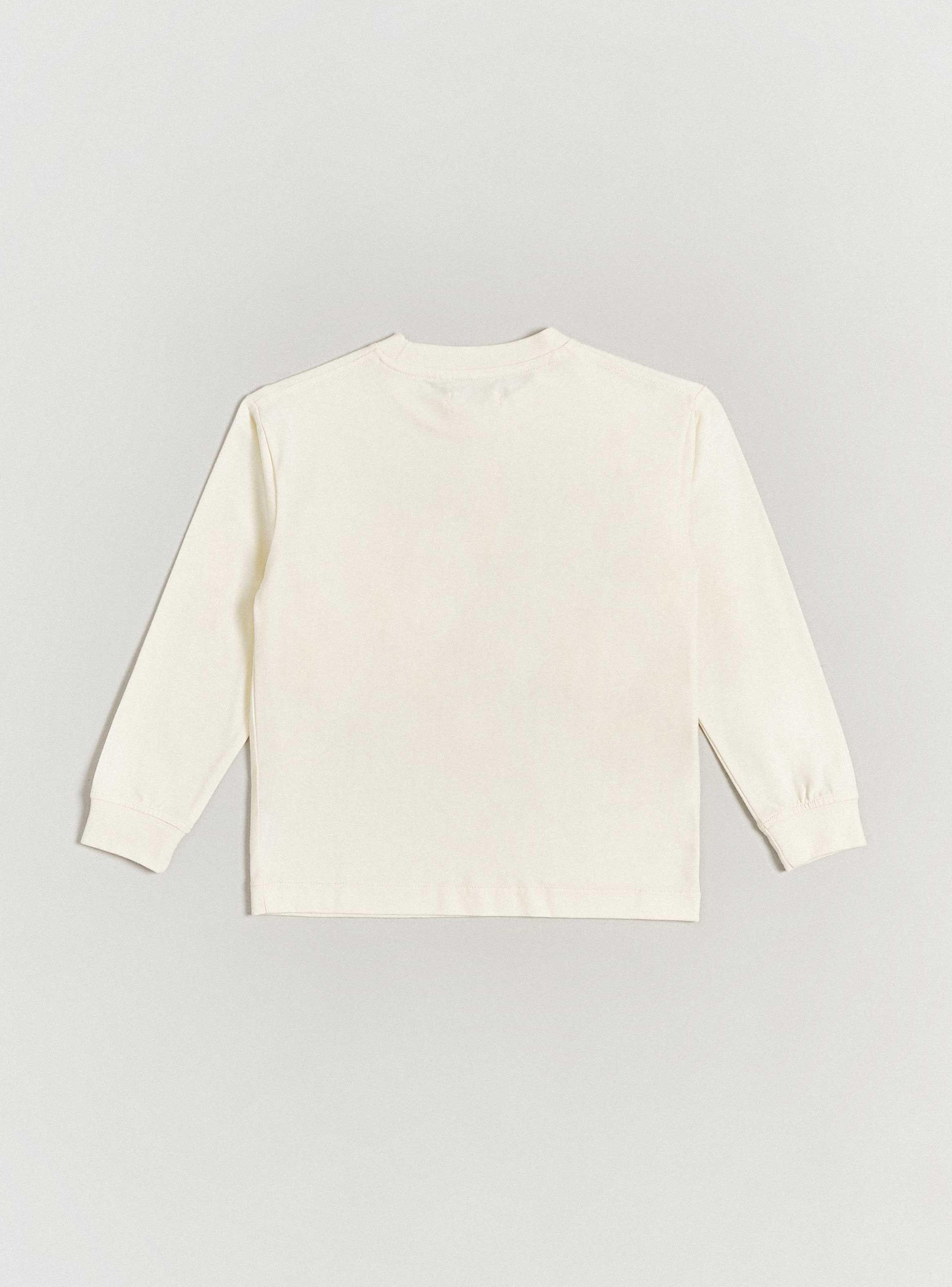 Polera Bolsillo Frontal y Parche Estampado-3