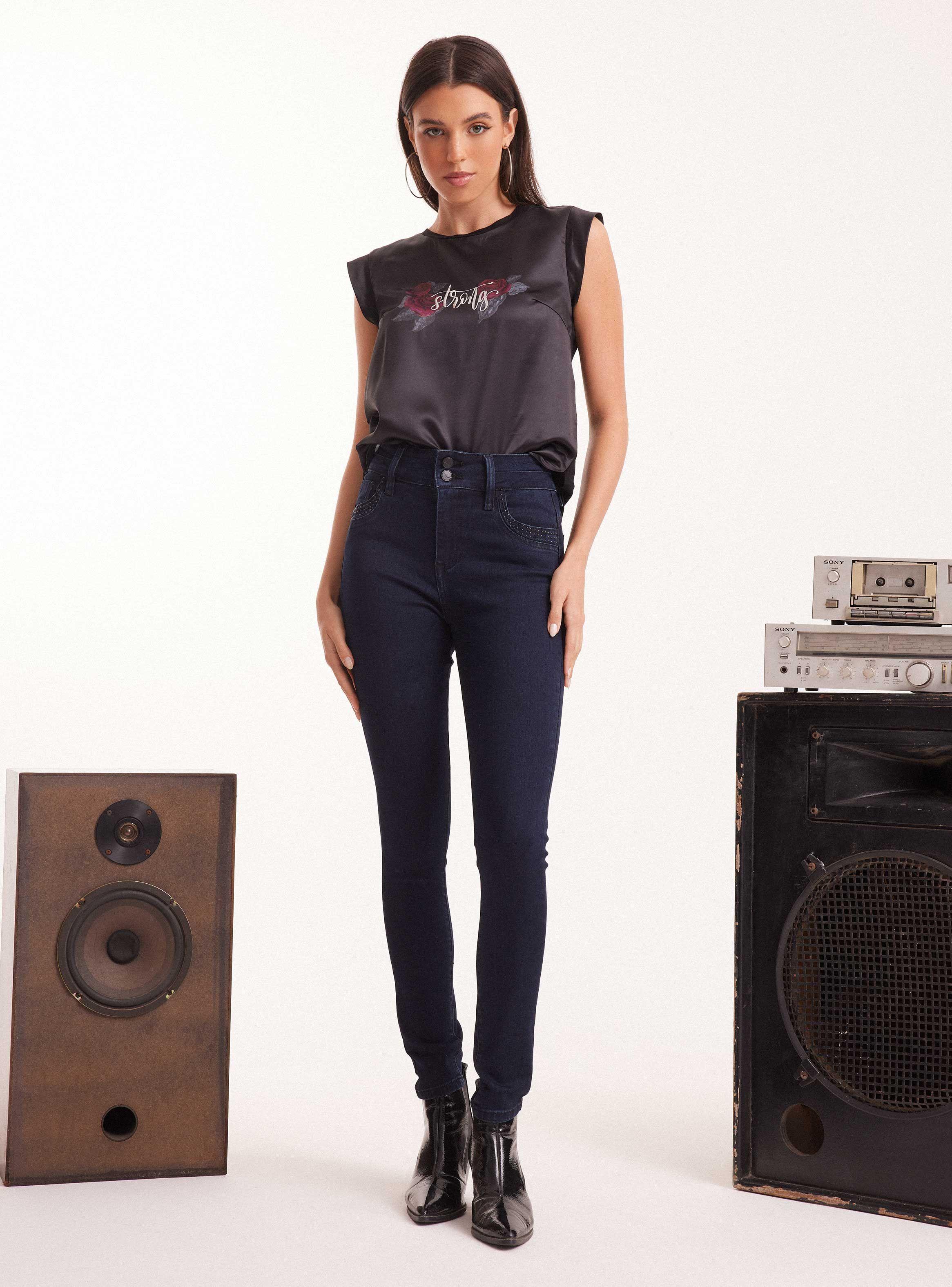 Jeans Tachitas Bolsillos 2 Botones-4