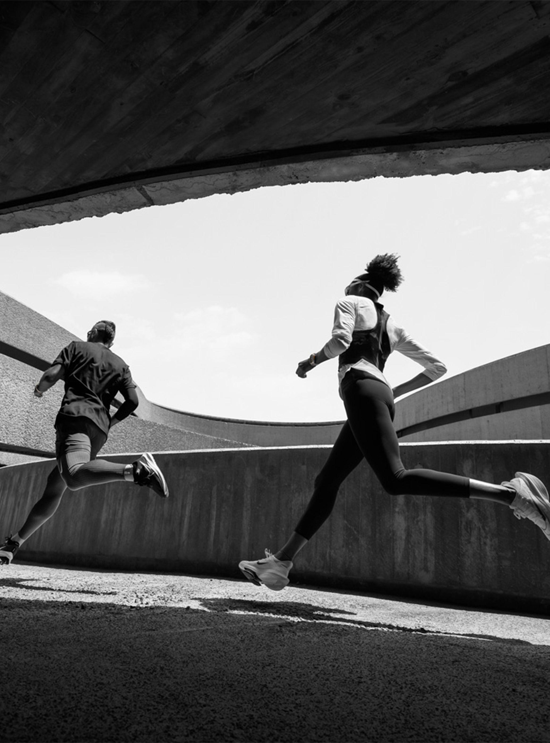 Apple Watch Ultra 2 GPS + Cellular Titanio 49mm Correa Loop Trail Verde/Gris Talla S/M-3