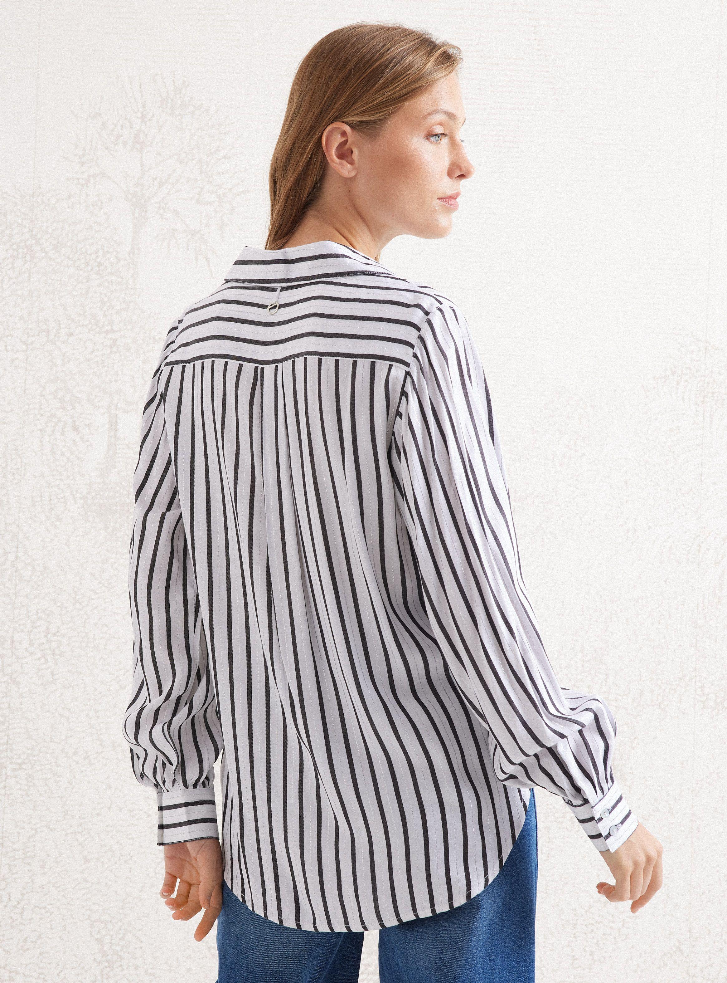Blusa Listada Con Vuelo Frontal-1