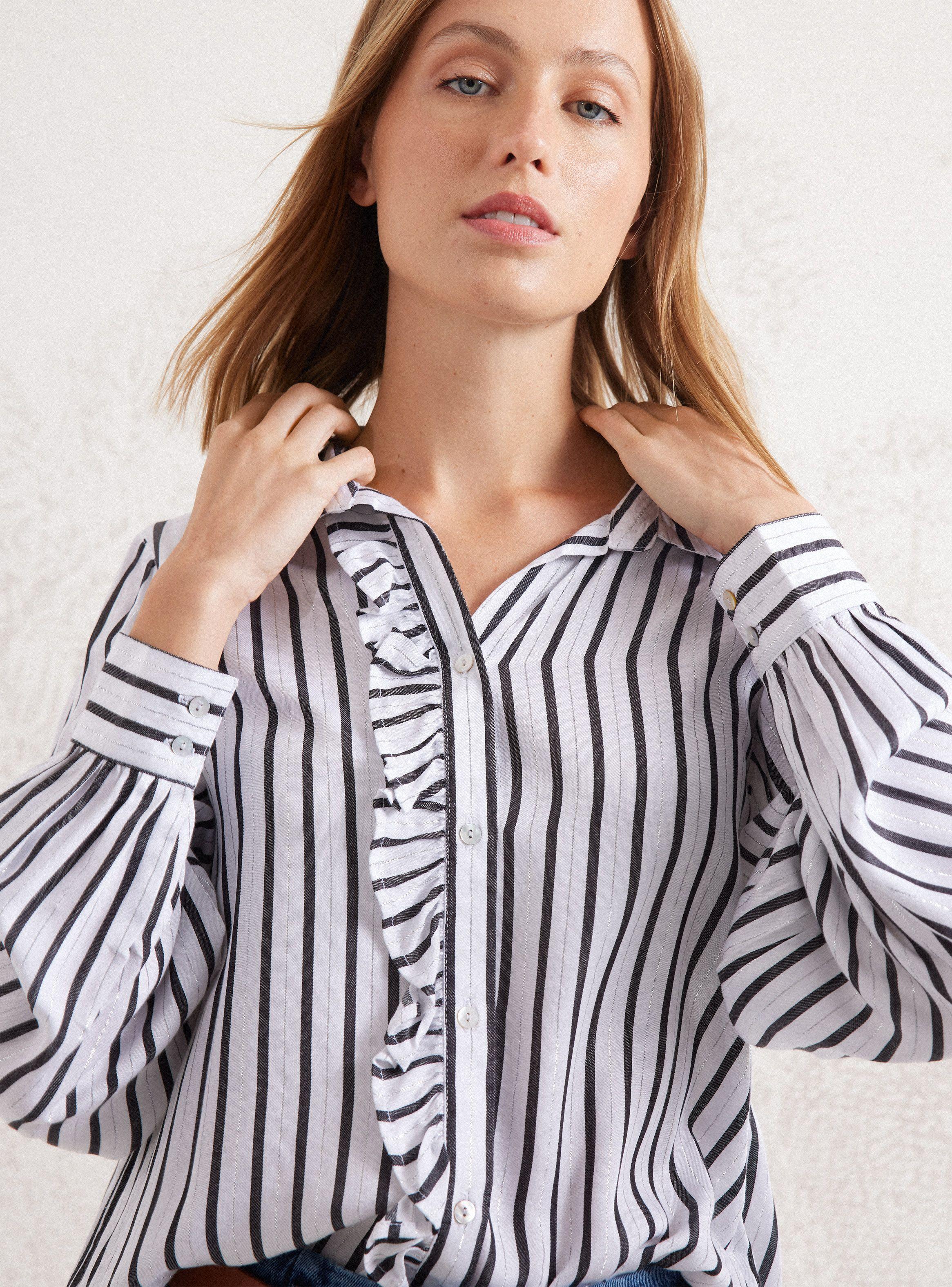 Blusa Listada Con Vuelo Frontal-2