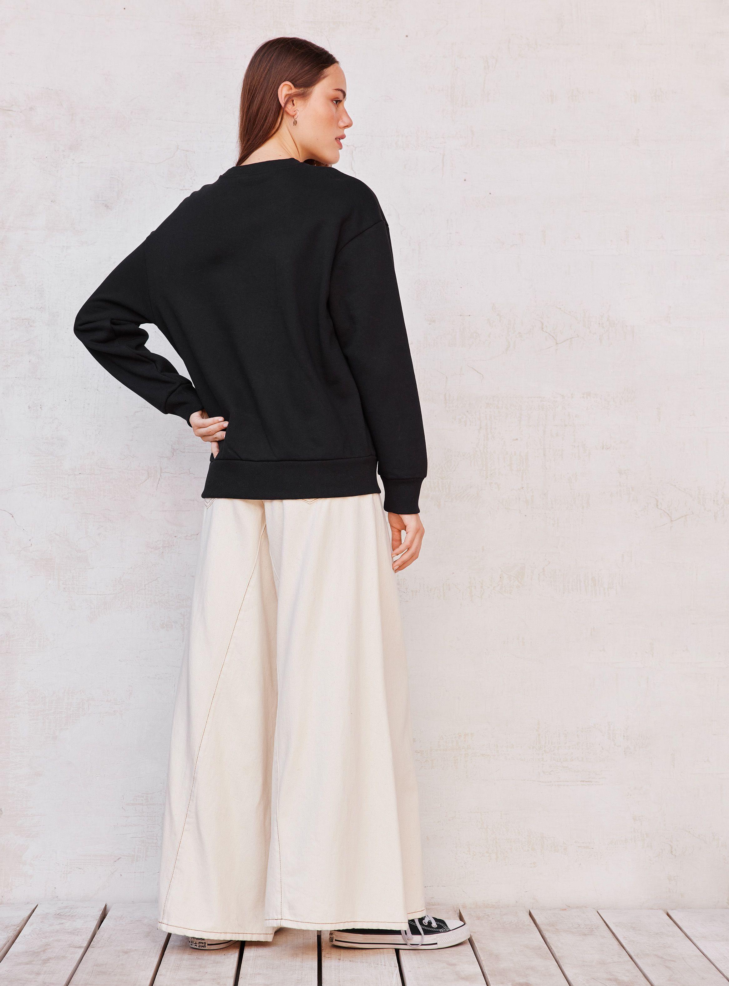 Polerón Crewneck con Estampado en Frente y Manga-5