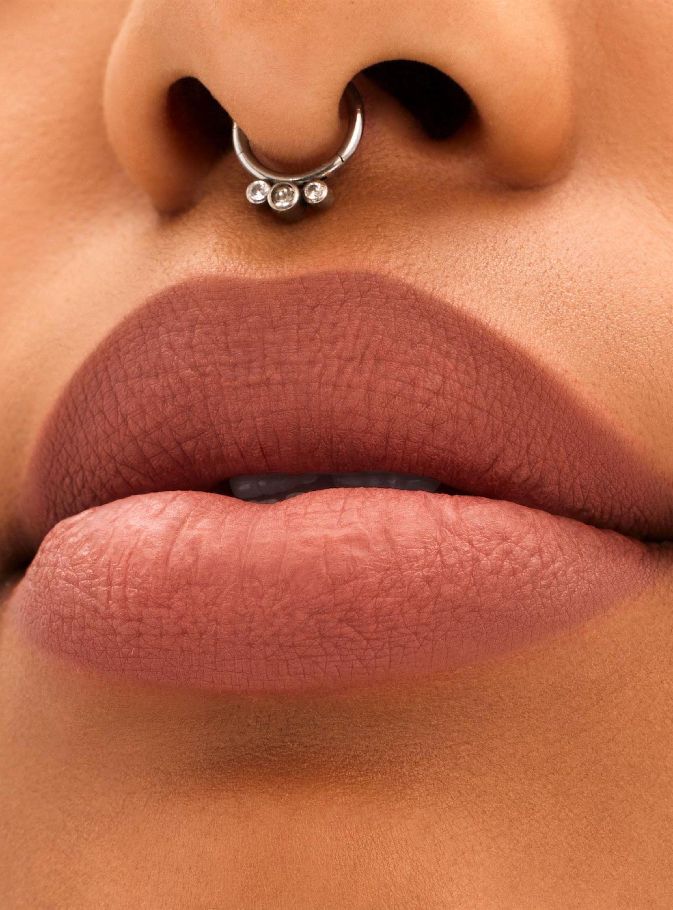 Labial M·A·C Locked Kiss Lipstick Mischief 1.8 g-3