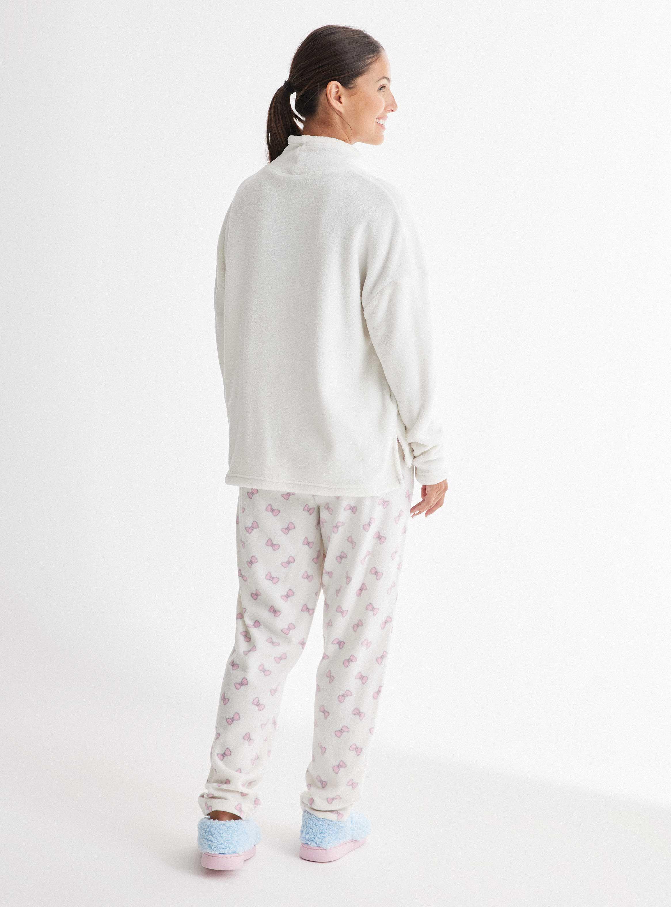 Pijamas Largo Licencia Marie Aplicación Bordada Coral-5