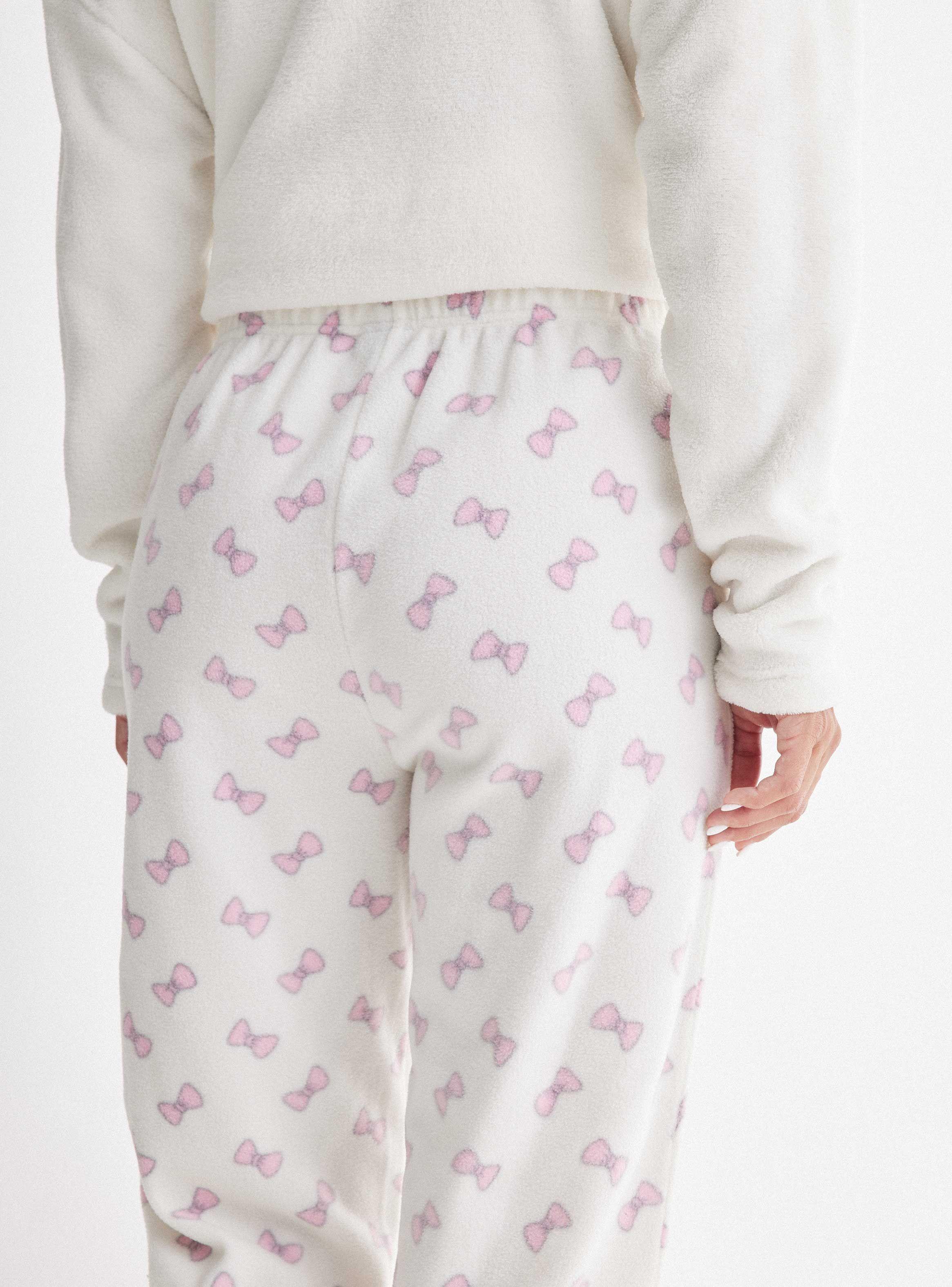 Pijamas Largo Licencia Marie Aplicación Bordada Coral-3