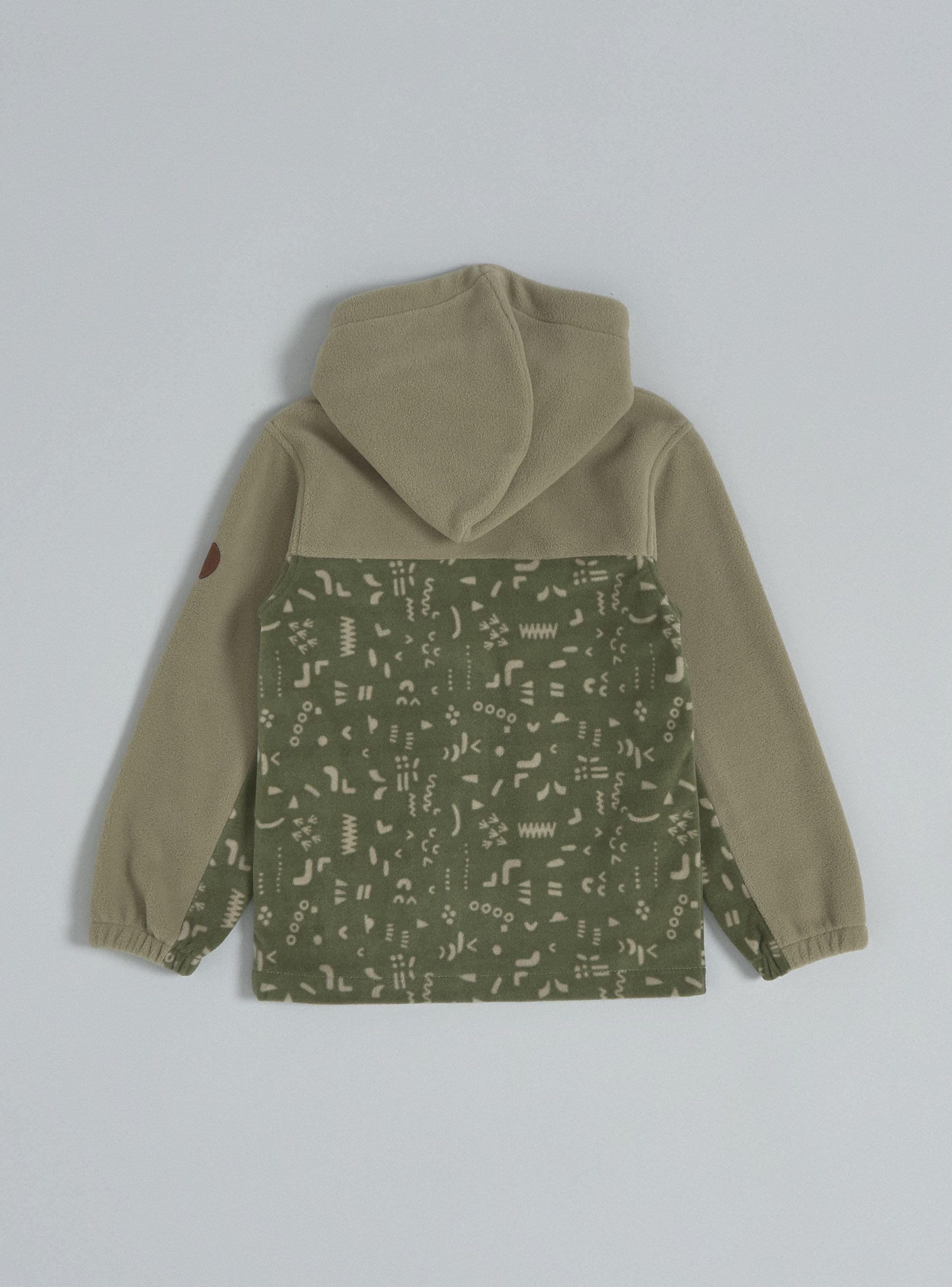 Polar Cortes Con Gorro y Estampado-3