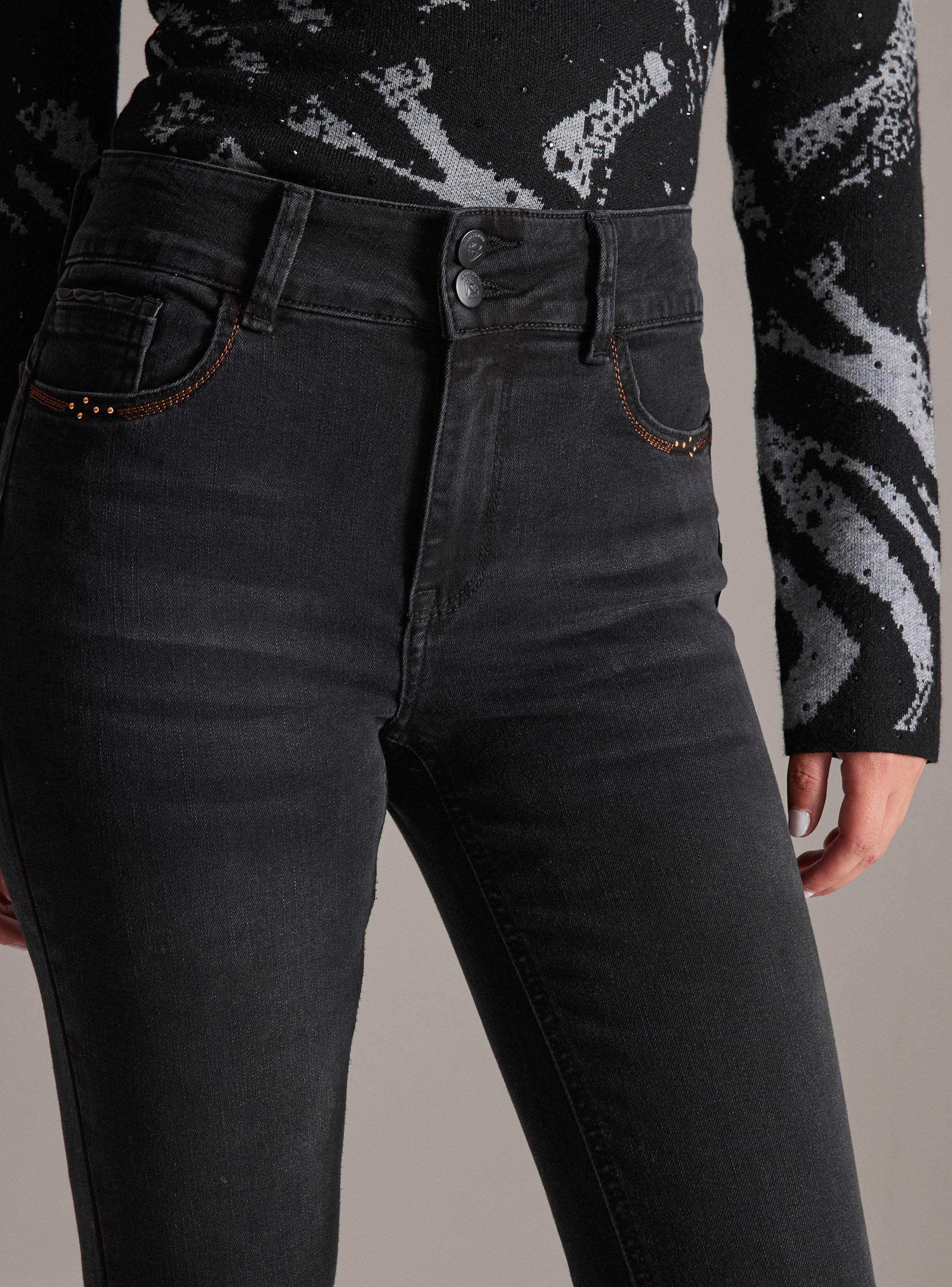 Jeans Detalle Brillos En Bolsillo Cierre Bota-2