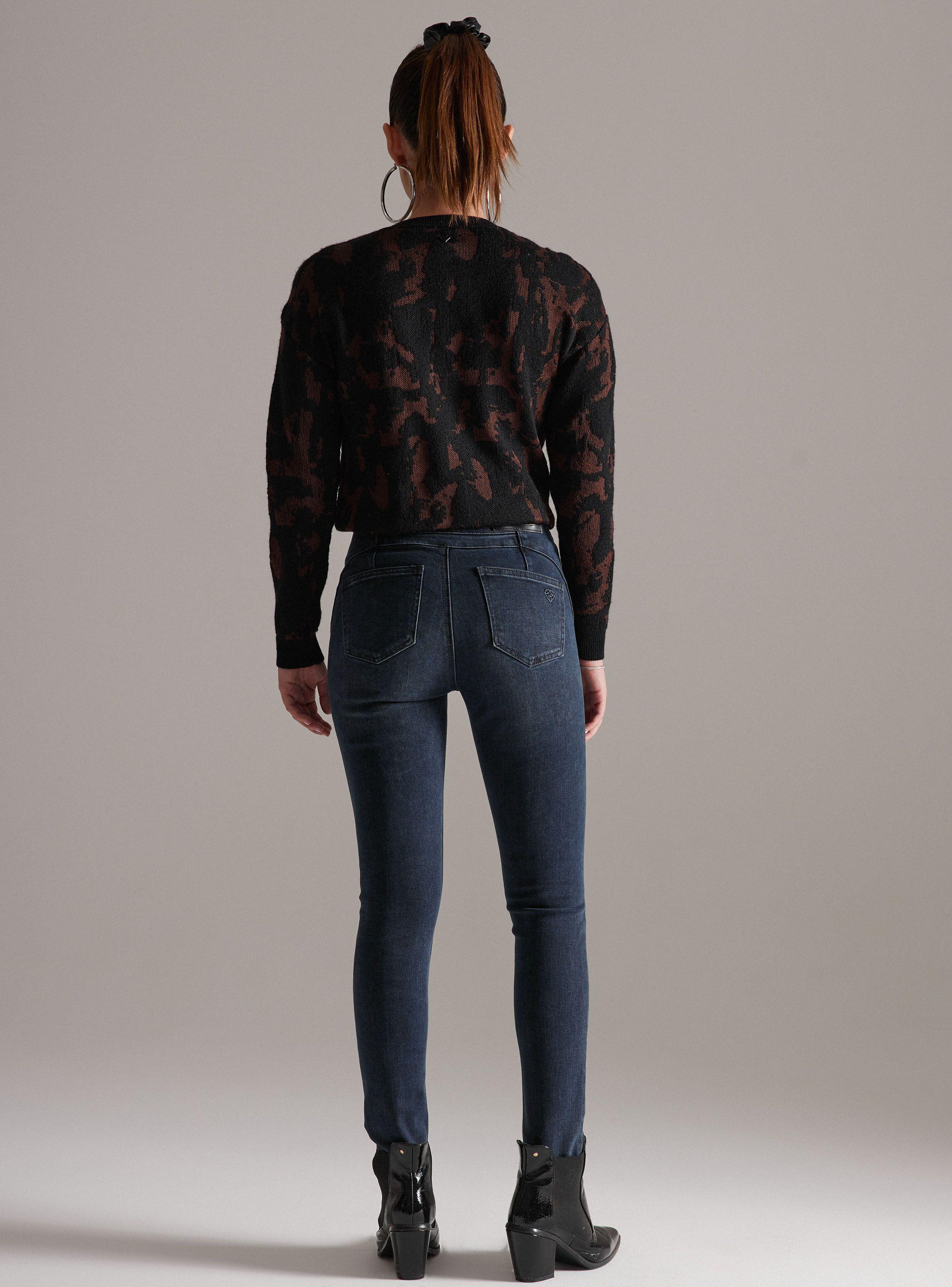 Jeans Pretina Alta Con Cortes Y 3 Botones-5