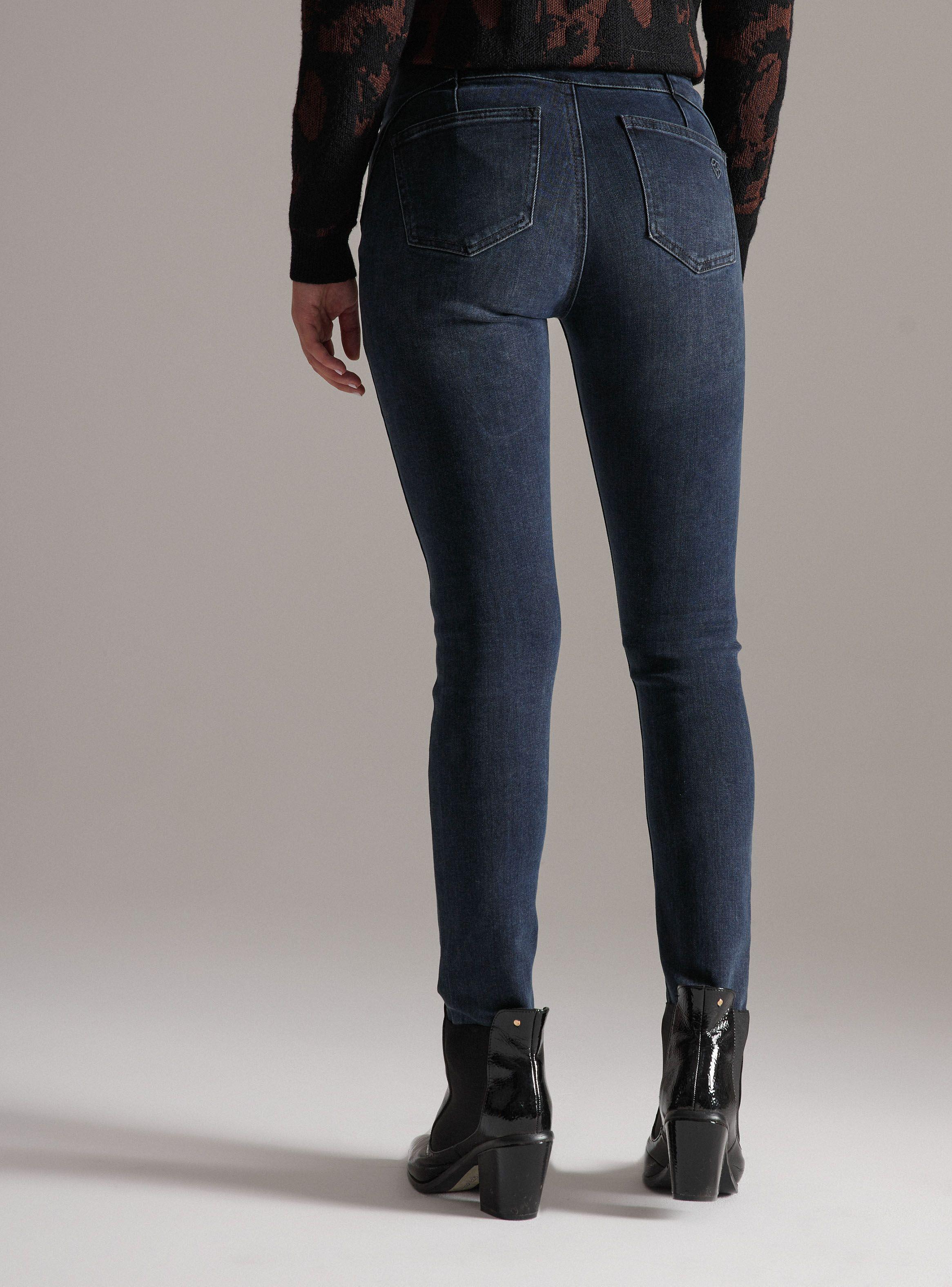 Jeans Pretina Alta Con Cortes Y 3 Botones-1