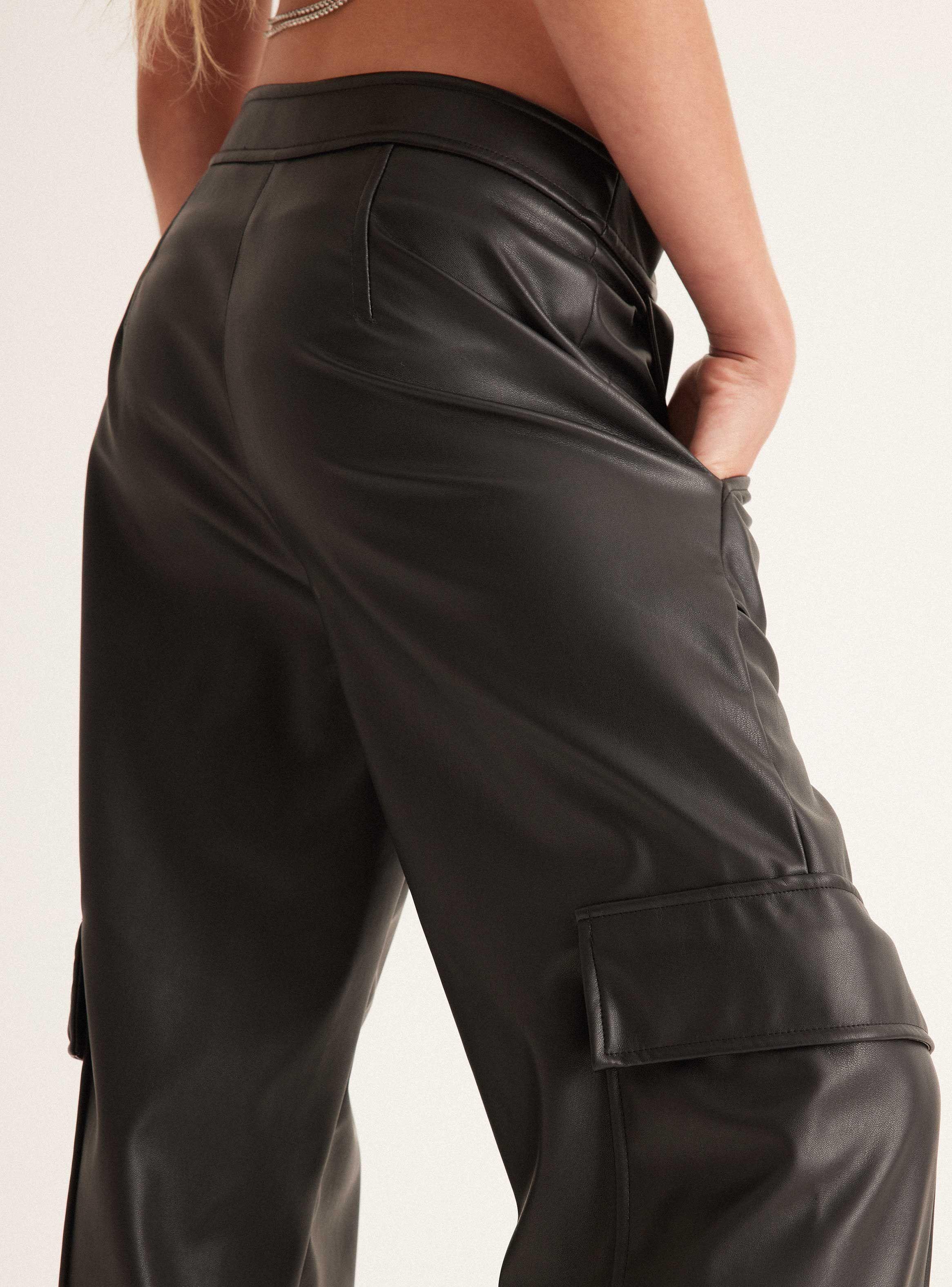 Pantalón Cargo Efecto Piel-3