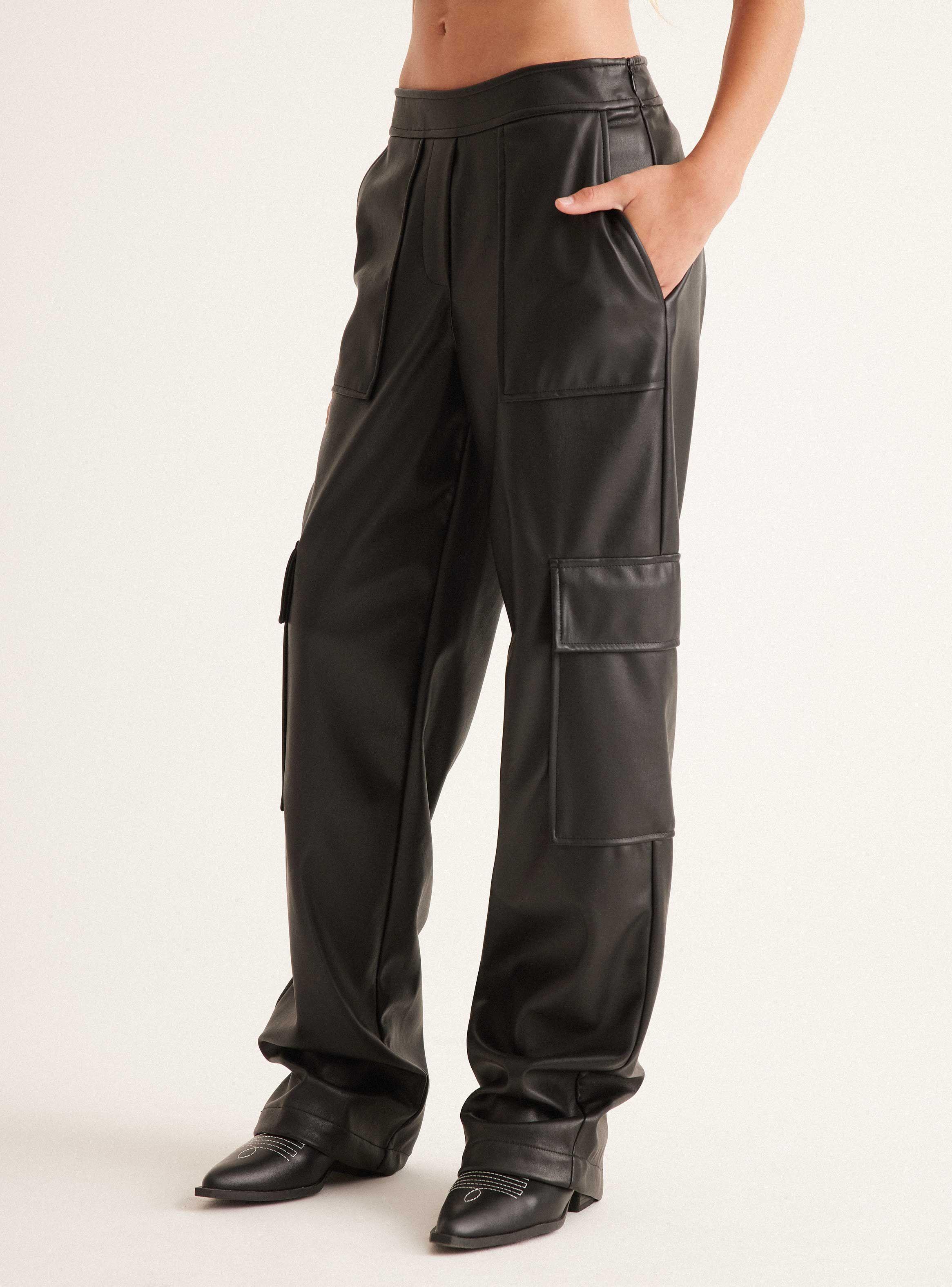 Pantalón Cargo Efecto Piel-0