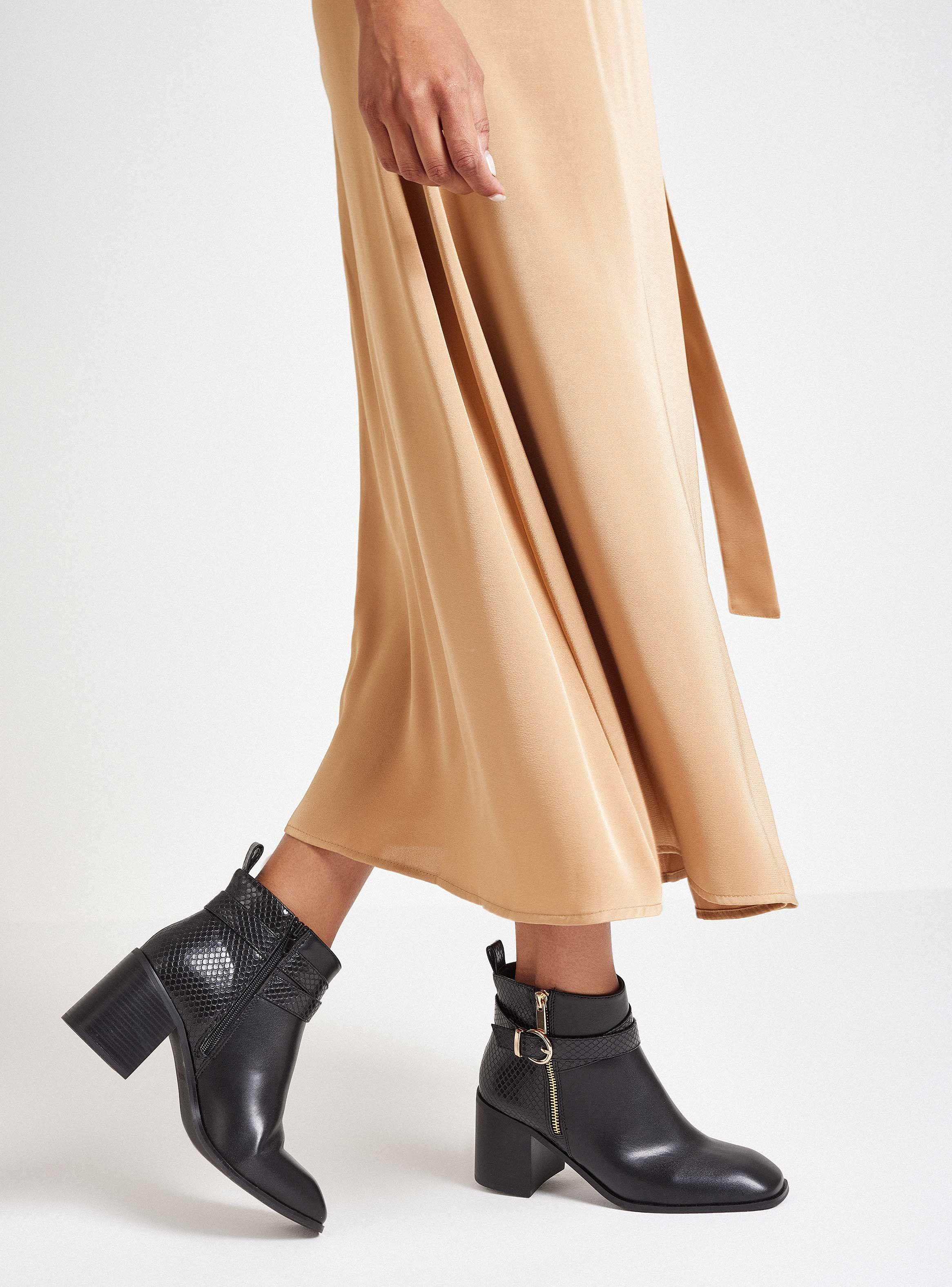 Botín con Textura y Correa decorativa Mujer-0