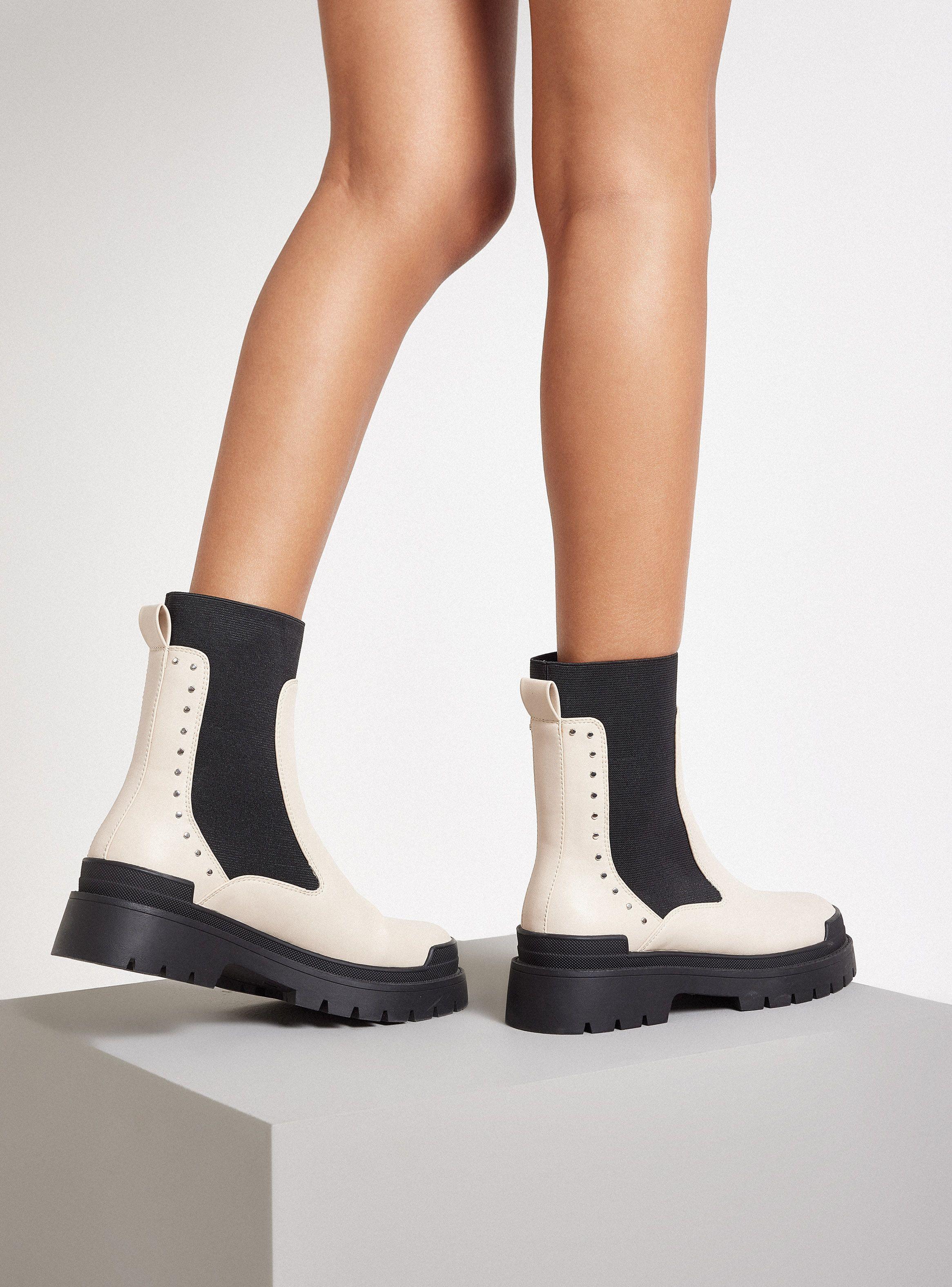 Botín con Elástico Lateral y Tachas Metálicas Mujer-0