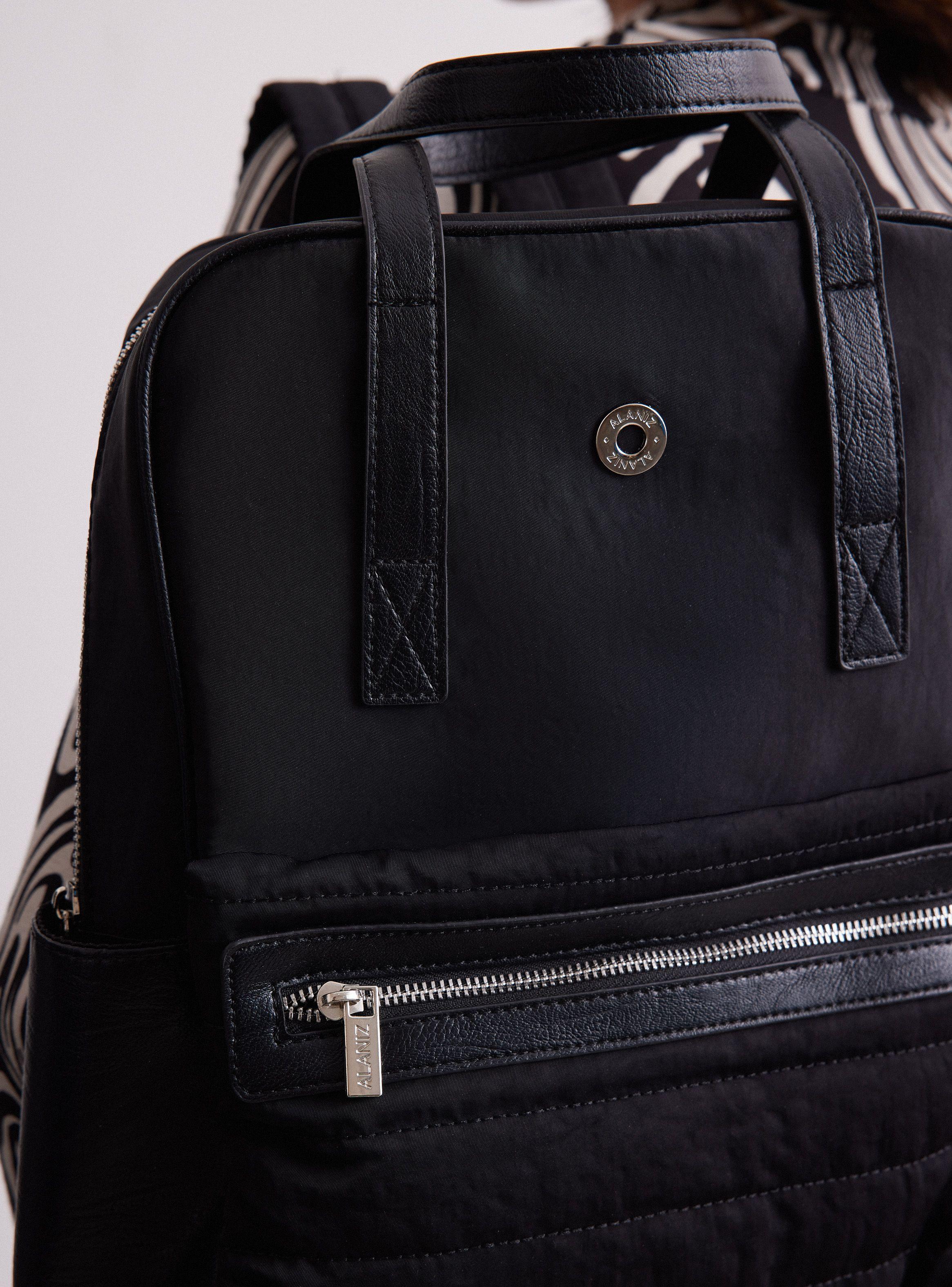 Mochila con Diseño Quilt y Detalles de Pu-1