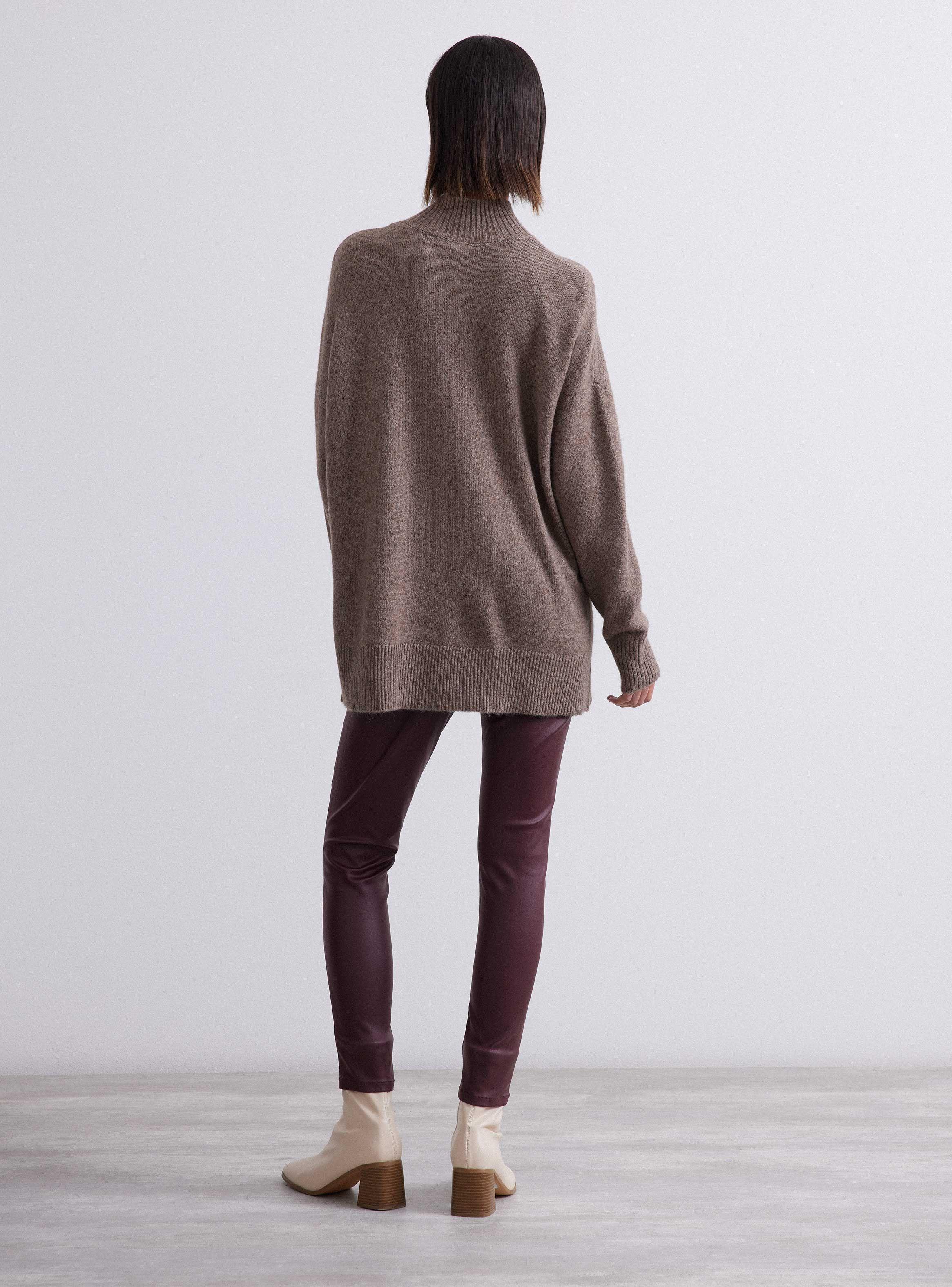 Sweater Largo Cuello Alto Con Aberturas-5