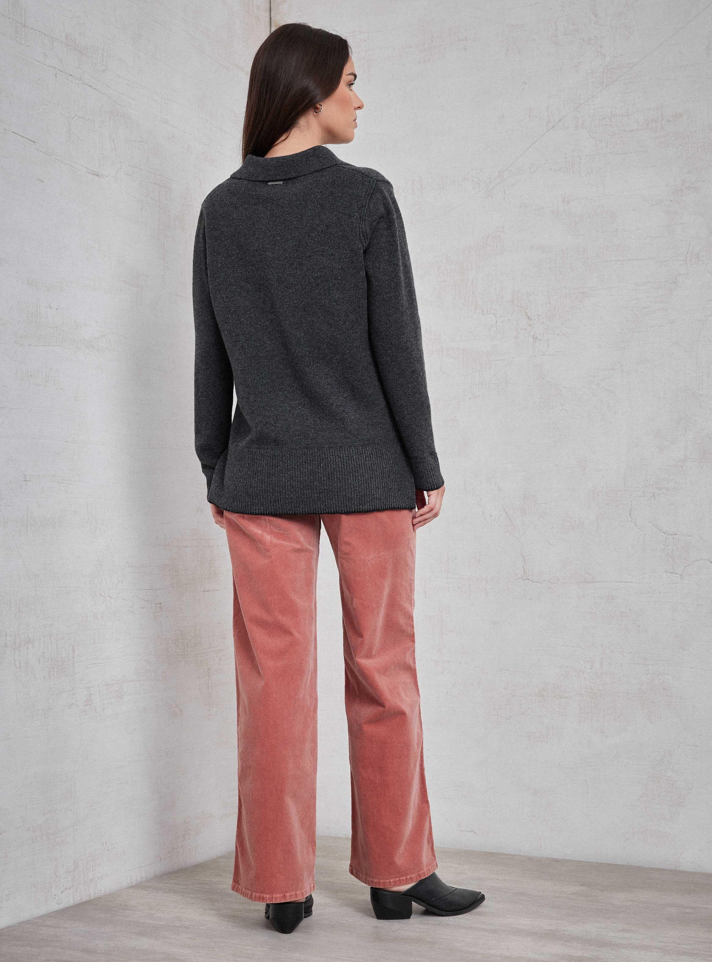 Sweater Con Cuello Camisero Y Detalle En Borde Inferior-5