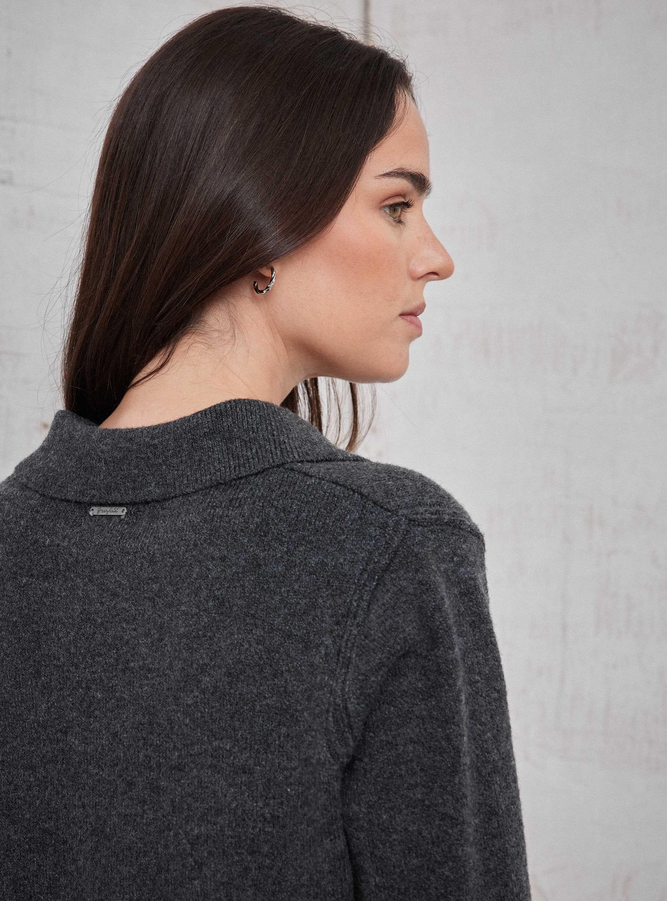 Sweater Con Cuello Camisero Y Detalle En Borde Inferior-3