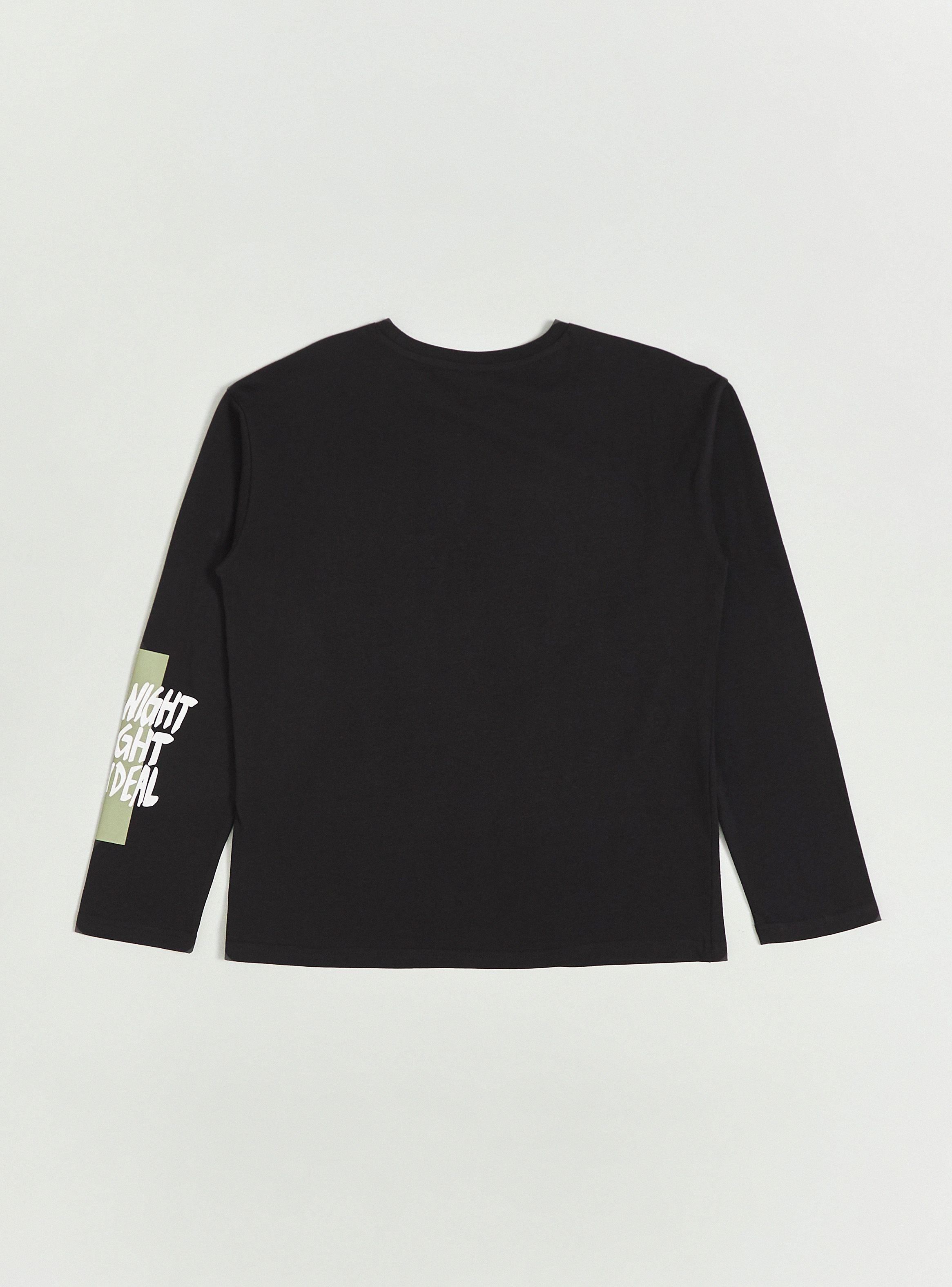 Polera Con Estampados En Distintas Partes-3