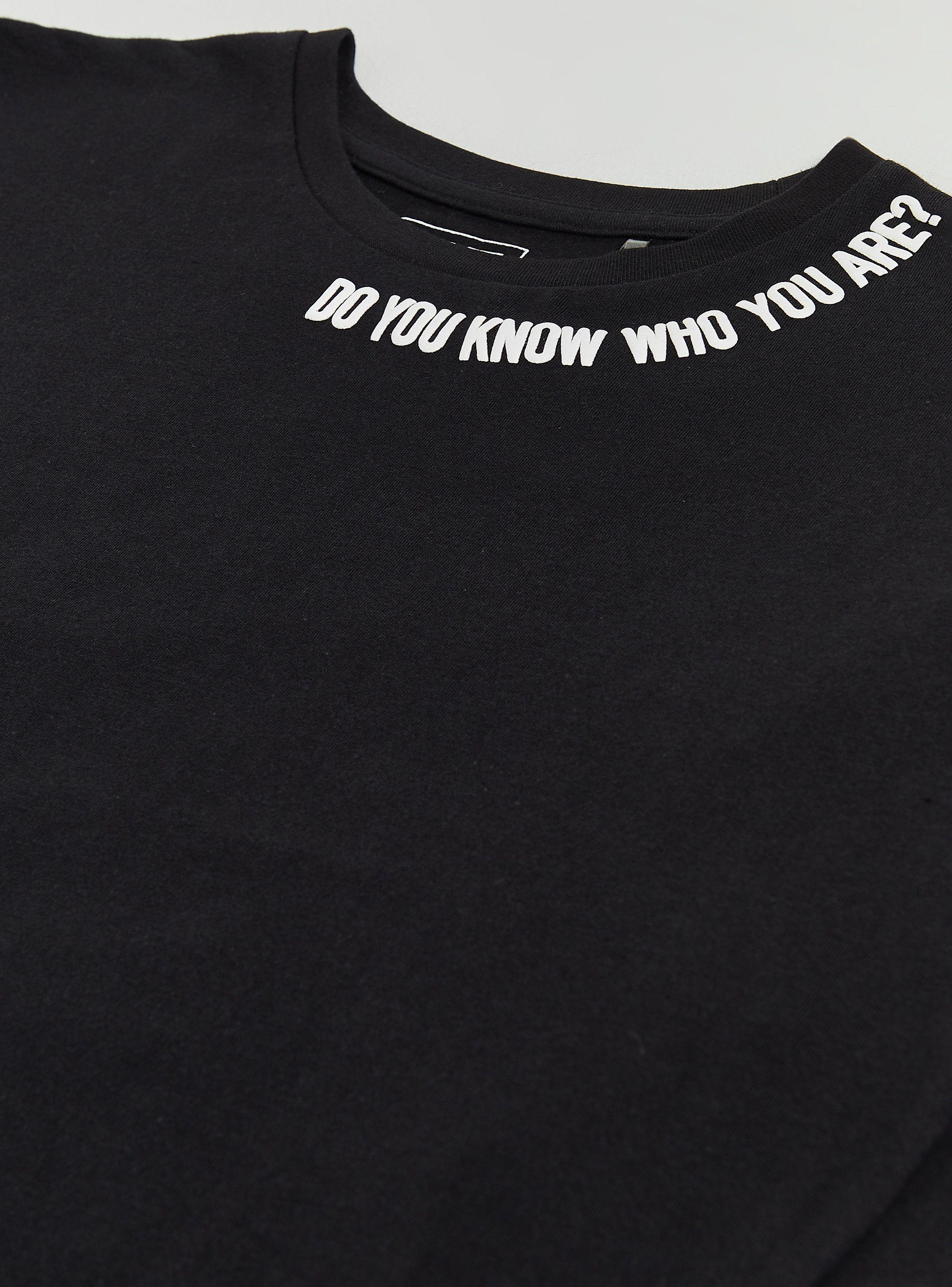 Polera Con Estampados En Distintas Partes-4