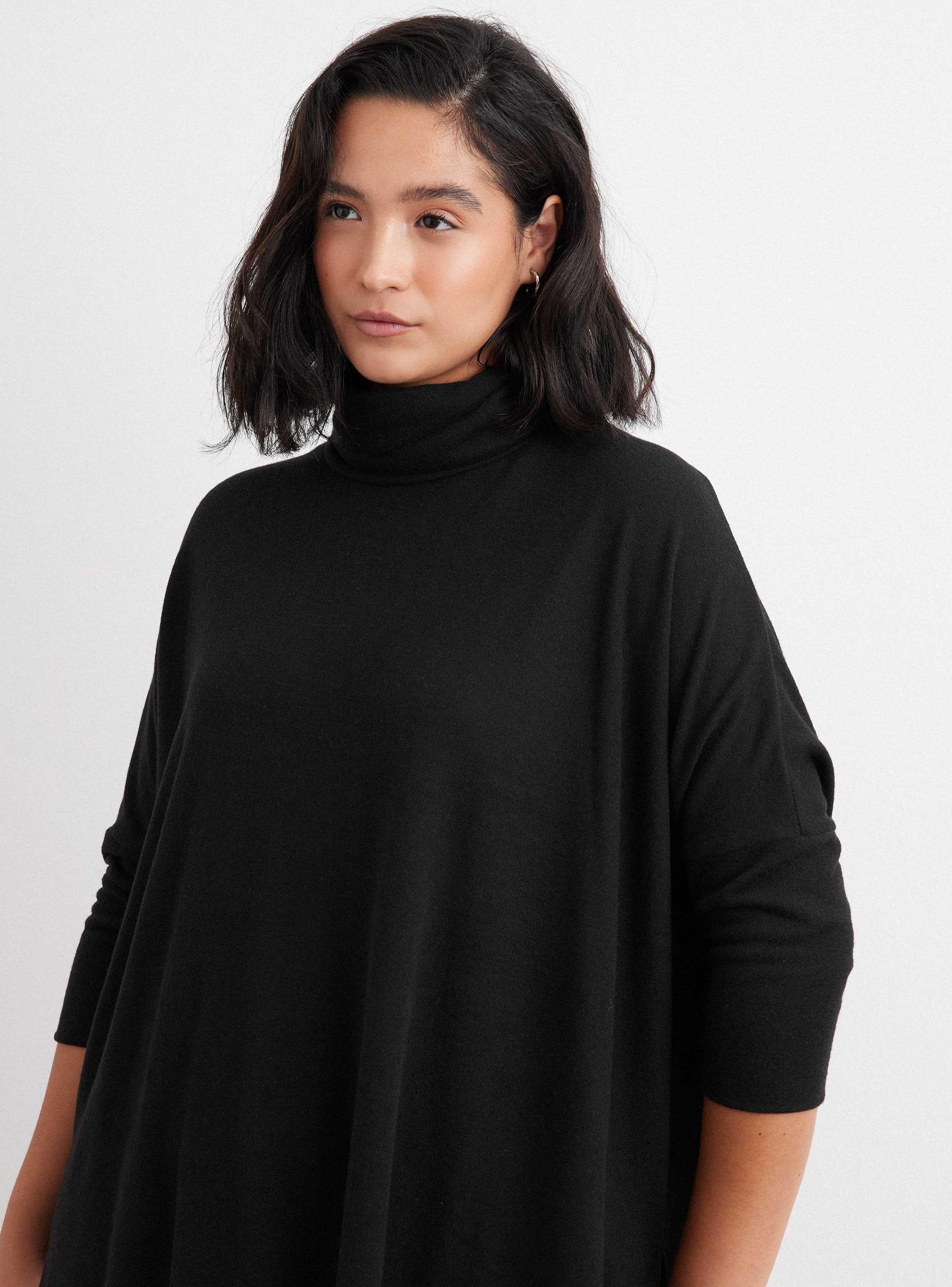 Polera Holgada Cuello Alto Manga Larga-2