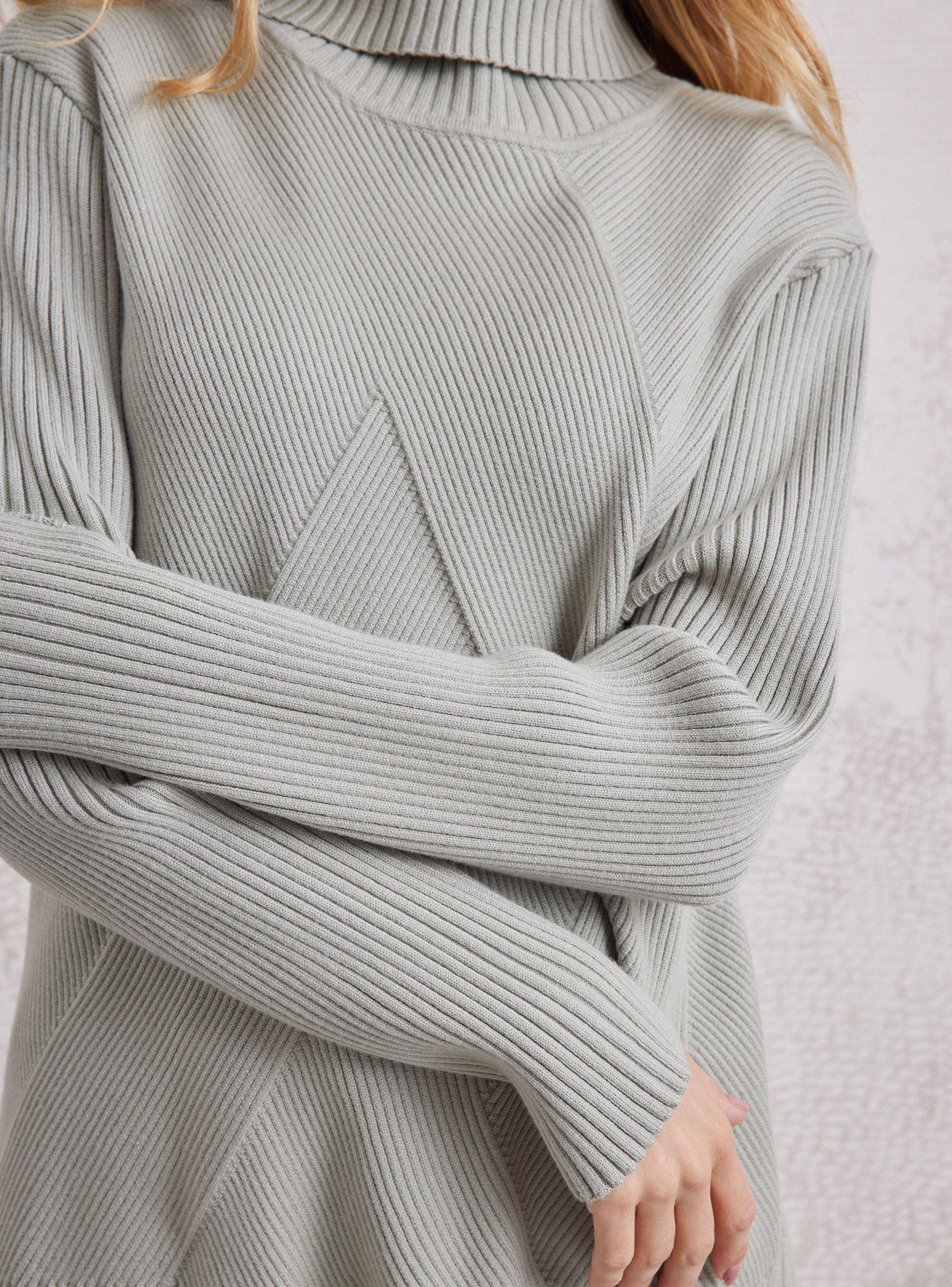 Sweater Cuello Beatle Acanalado Con Rombo Frontal-3