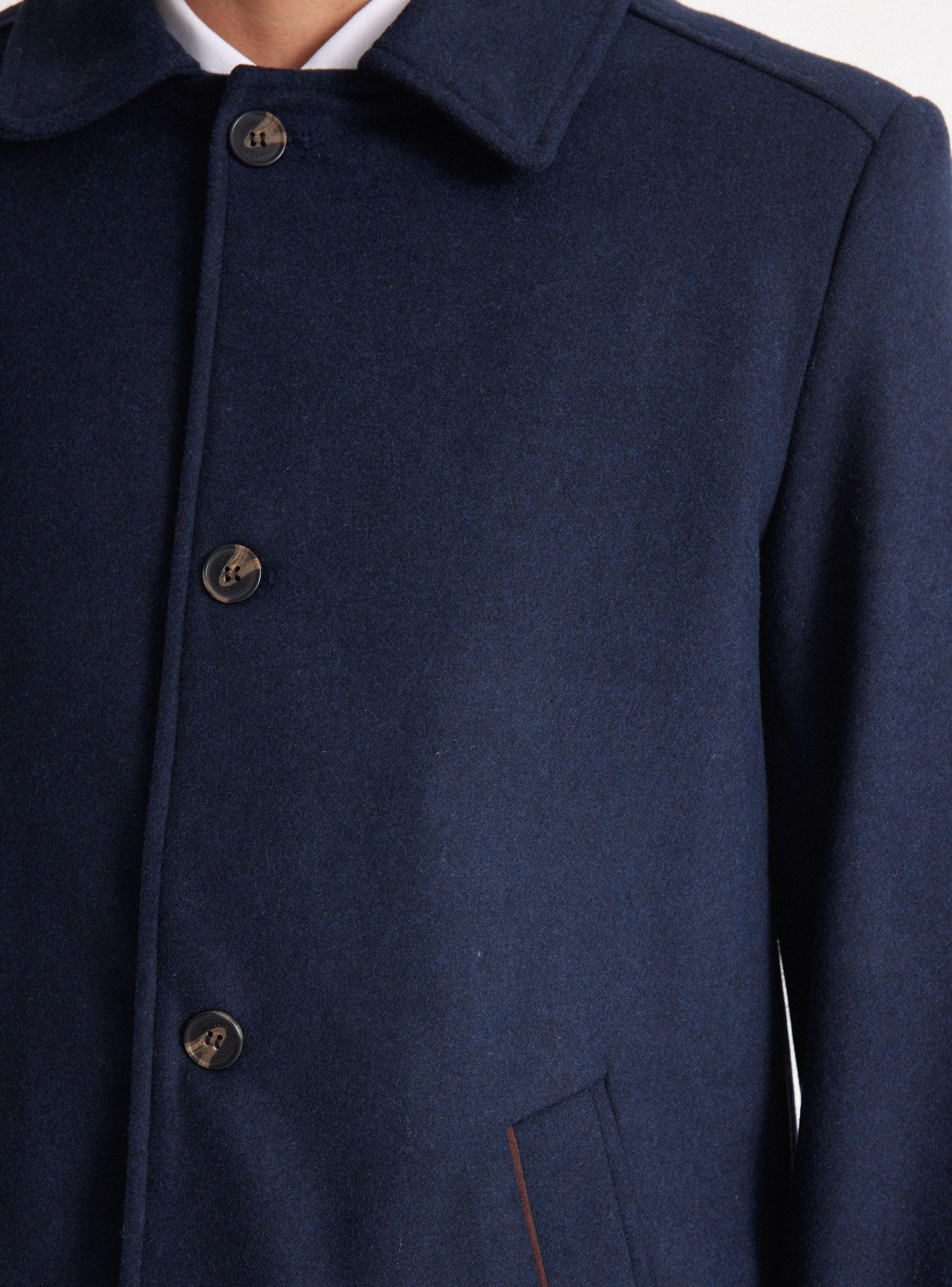 Abrigo Recto Classic con Aplicaciones en Suede-3