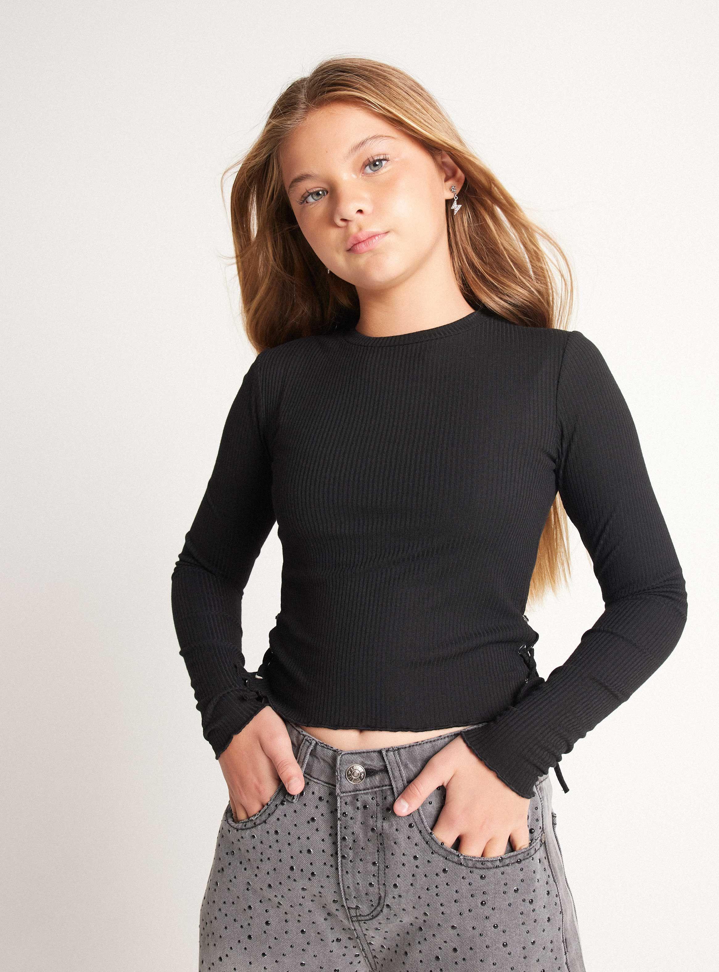 Polera con Ojetillos y Cordón A Los Costados-0