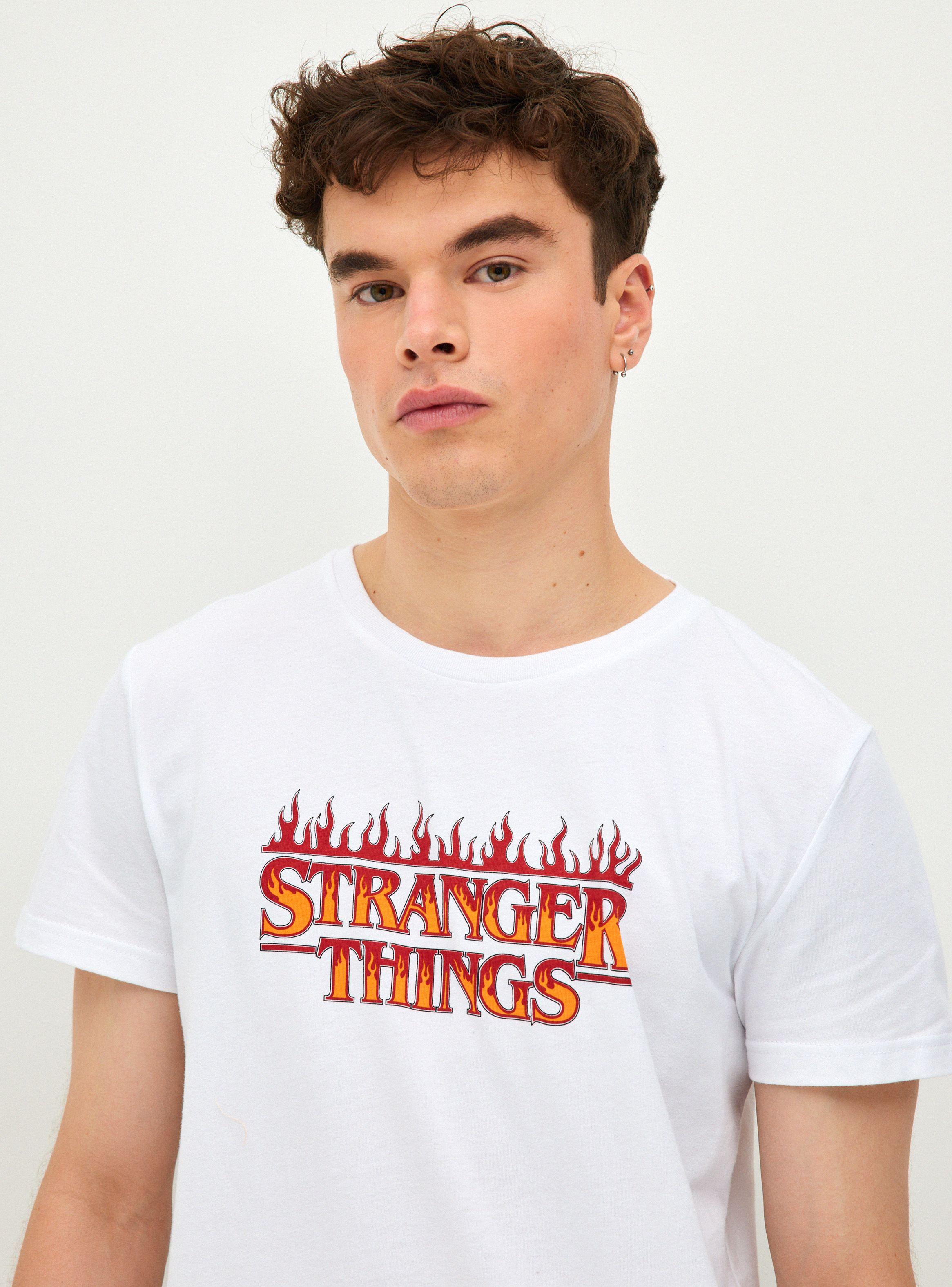 Polera Stranger Things  Texto Llamas-2