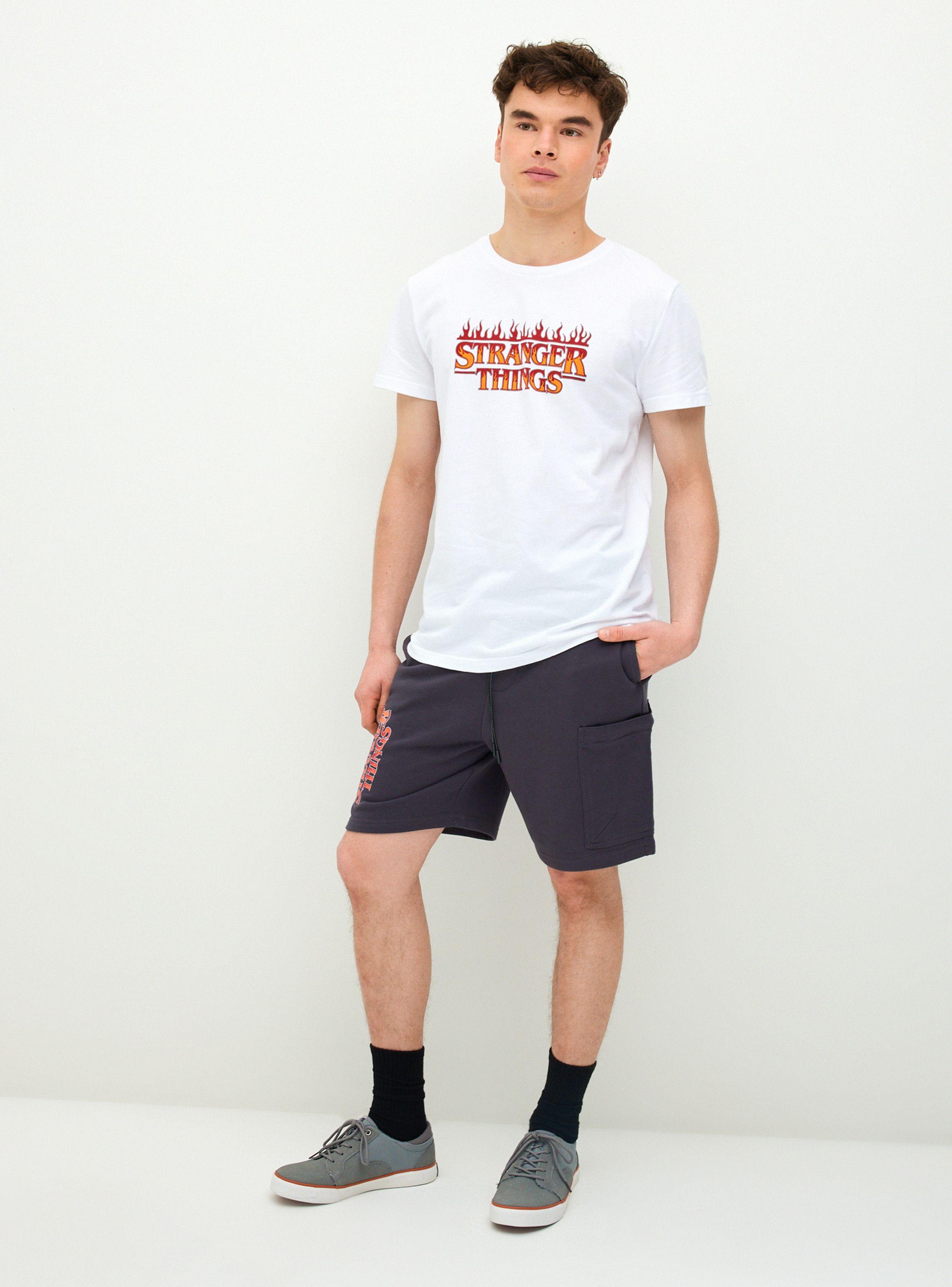 Polera Stranger Things  Texto Llamas-3